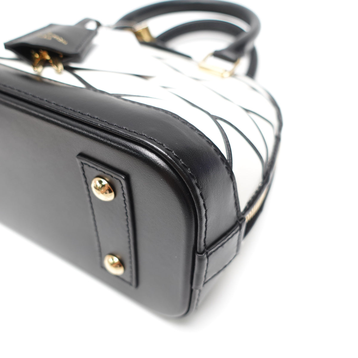 Pre-Owned Louis Vuitton Alma BB Black&White Leather Shoulder Bag T10441814