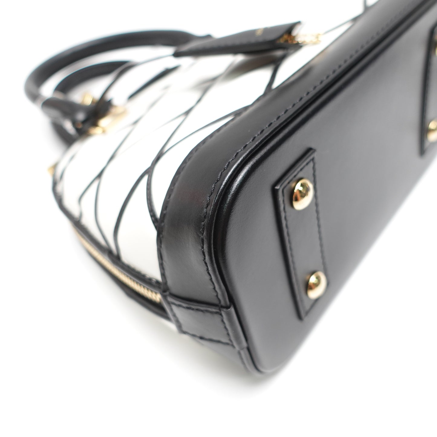 Pre-Owned Louis Vuitton Alma BB Black&White Leather Shoulder Bag T10441814