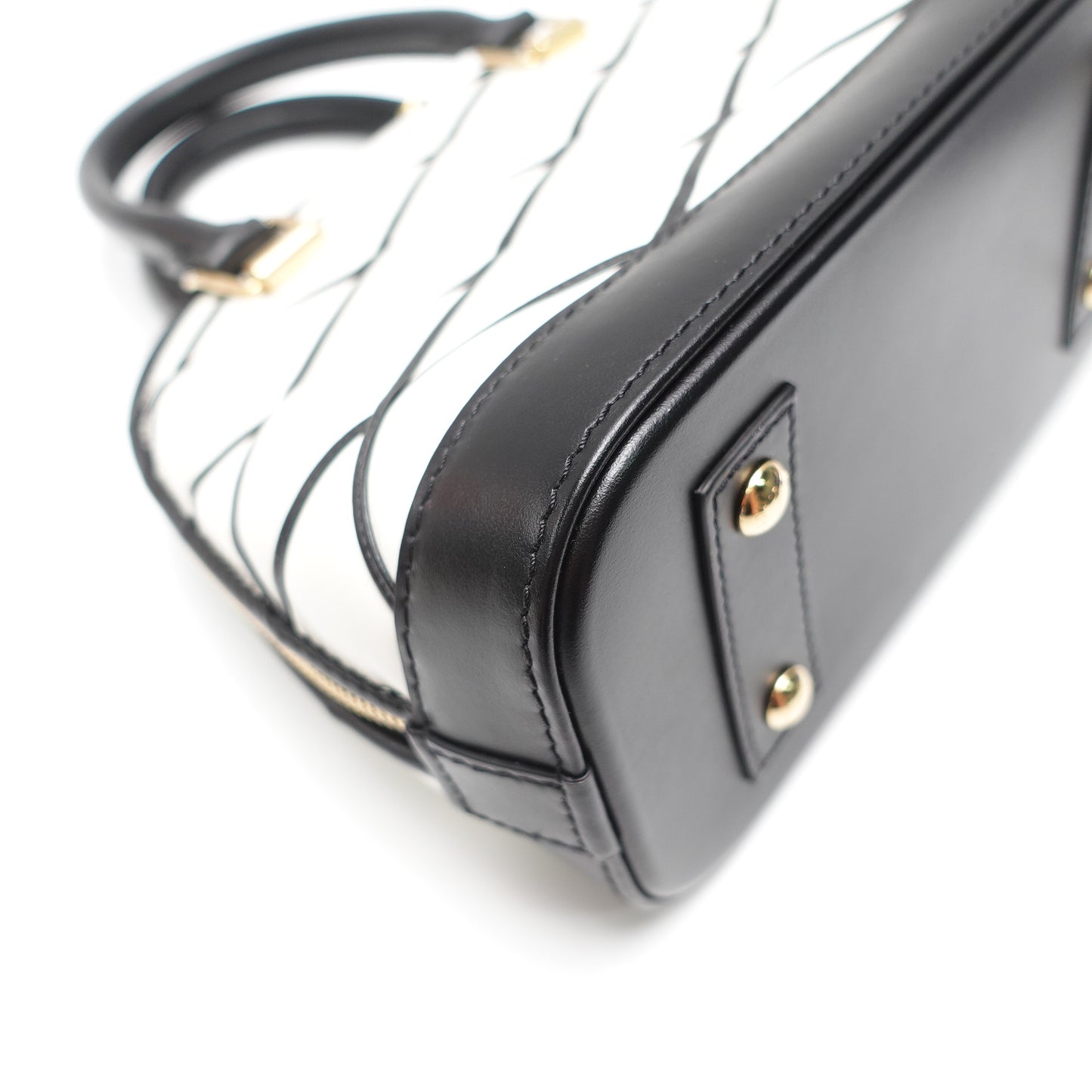 Pre-Owned Louis Vuitton Alma BB Black&White Leather Shoulder Bag T10441814