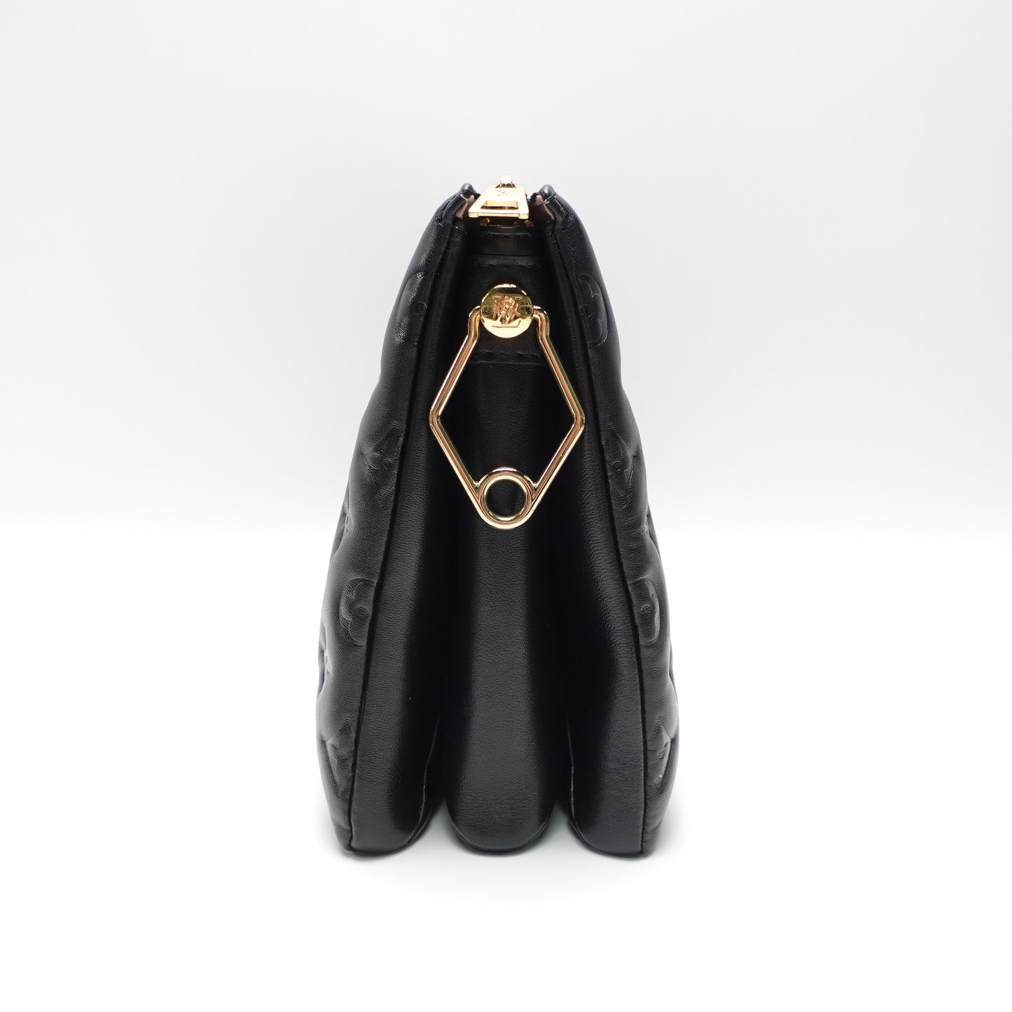 Pre-Owned Louis Vuitton Pochette Coussin Black Lambskin Leather Shoulder Bag T10442869