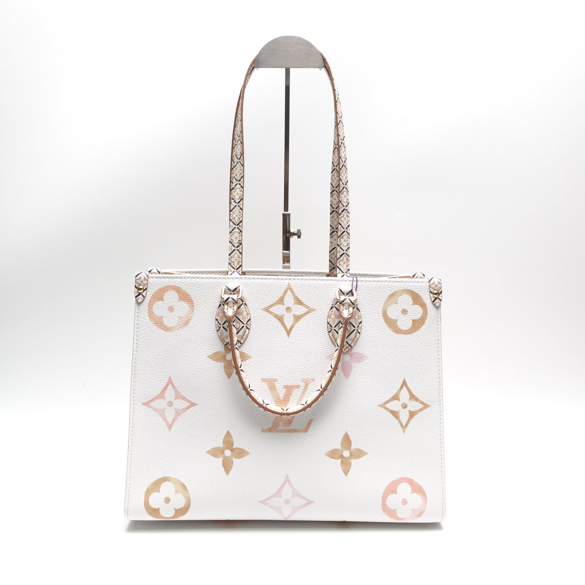 Pre-Owned Louis Vuitton Onthego MM By The Pool White Canvas Tote Bag T10451813