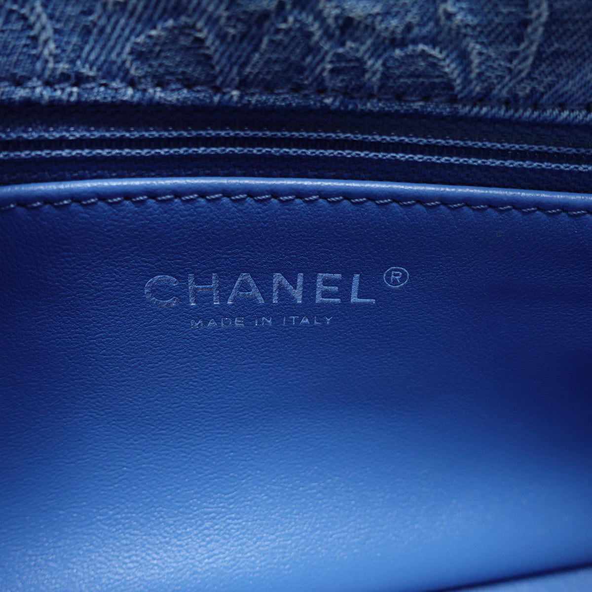 Pre-Owned Chanel Classic Flap Square Mini Blue Denim Shoulder Bag T10459035