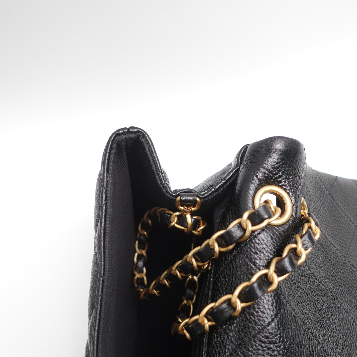 Pre-Owned Chanel Classic Flap Black Calfskin Leather Shoulder Bag T10458439