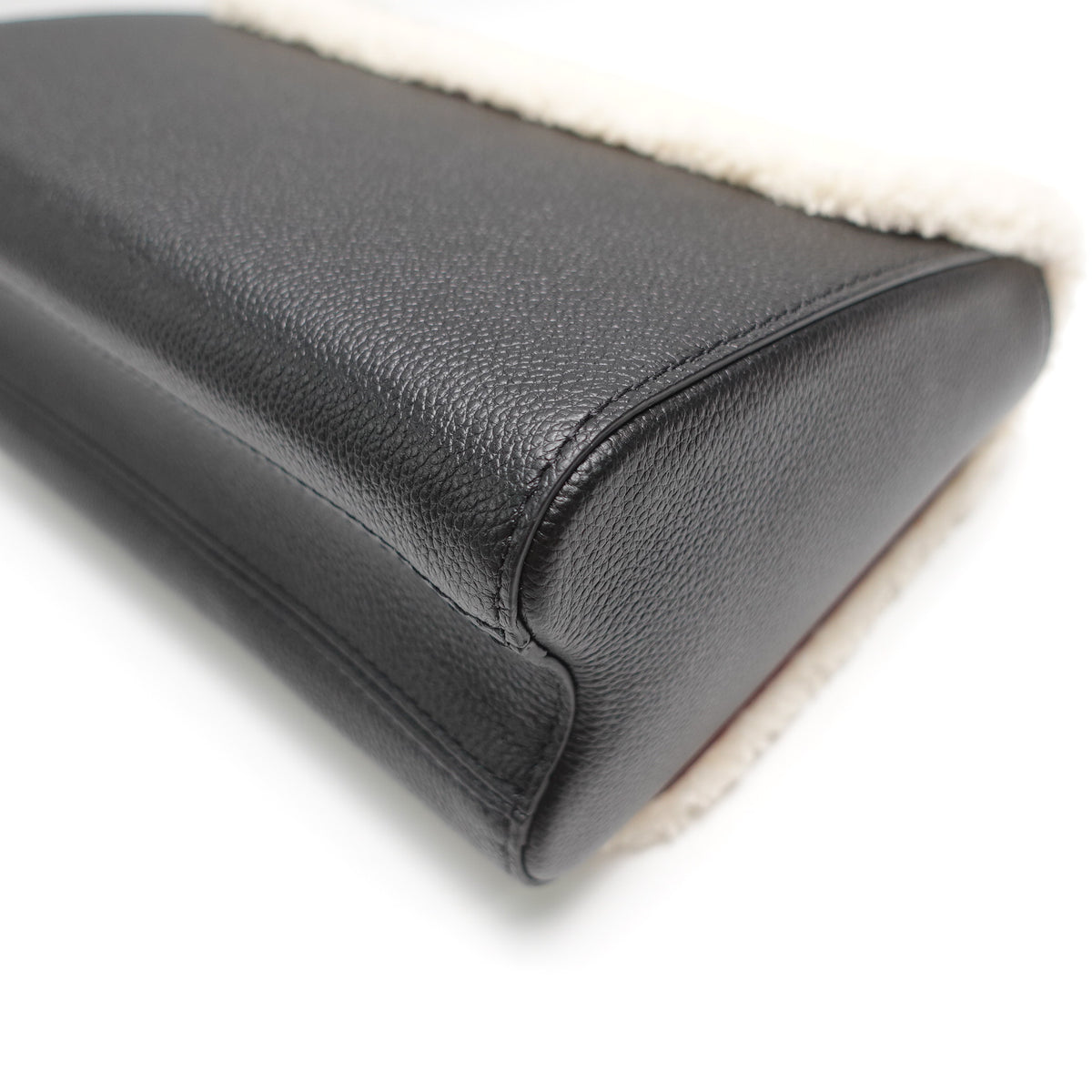 Pre-Owned Louis Vuitton Twist Black Calfskin Leather Shoulder Bag T10461601