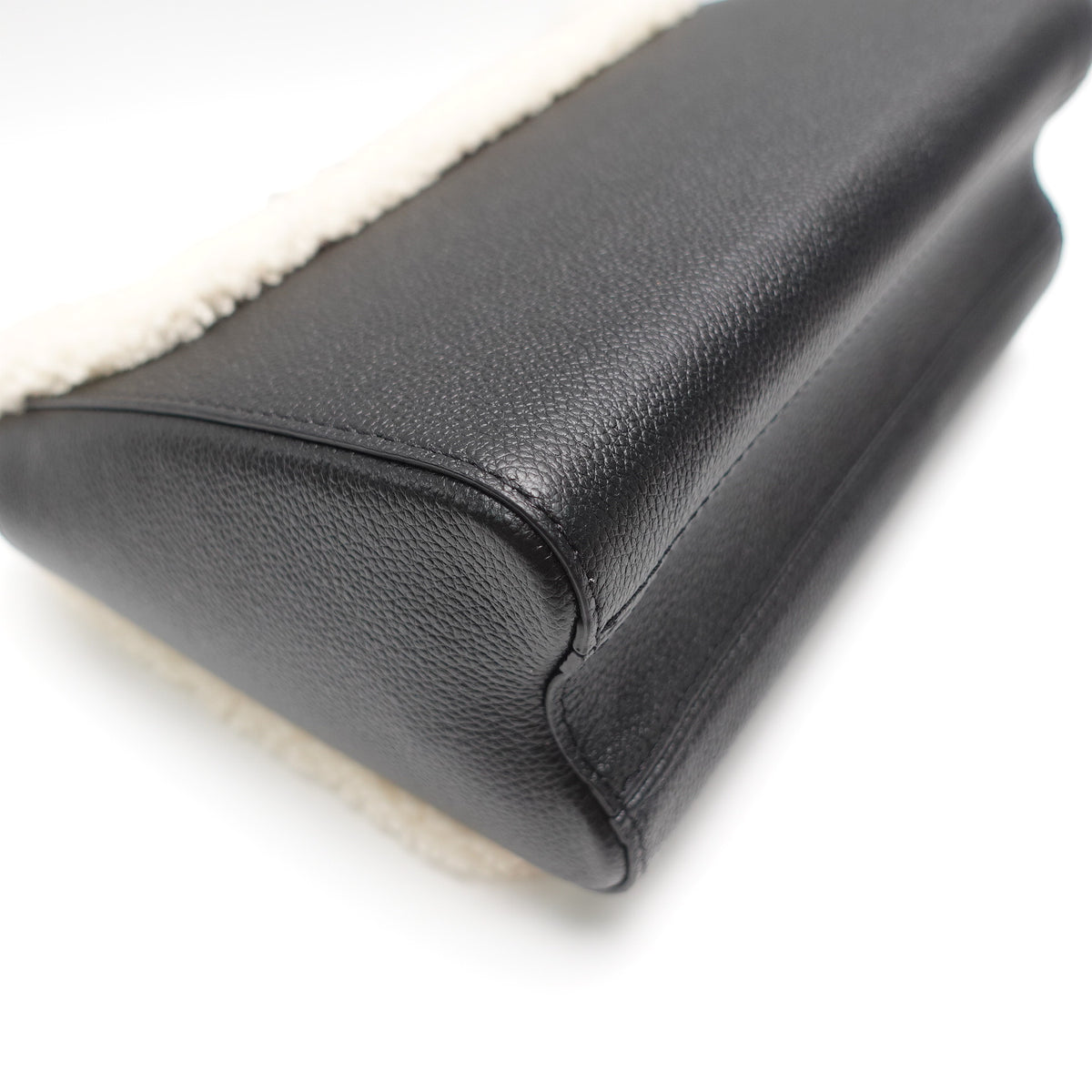 Pre-Owned Louis Vuitton Twist Black Calfskin Leather Shoulder Bag T10461601