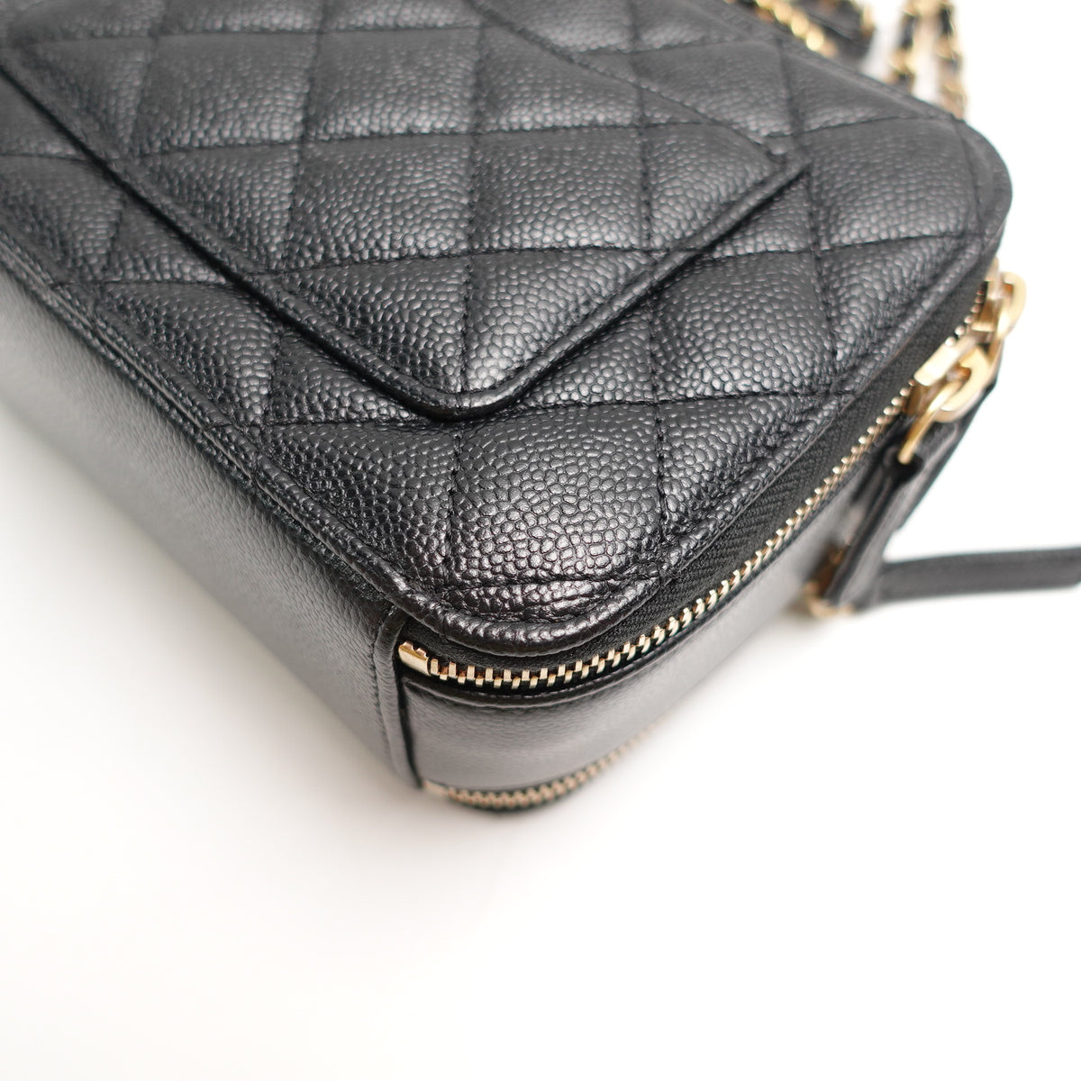 Pre-Owned Chanel Black Caviar Shoulder Bag T10463907