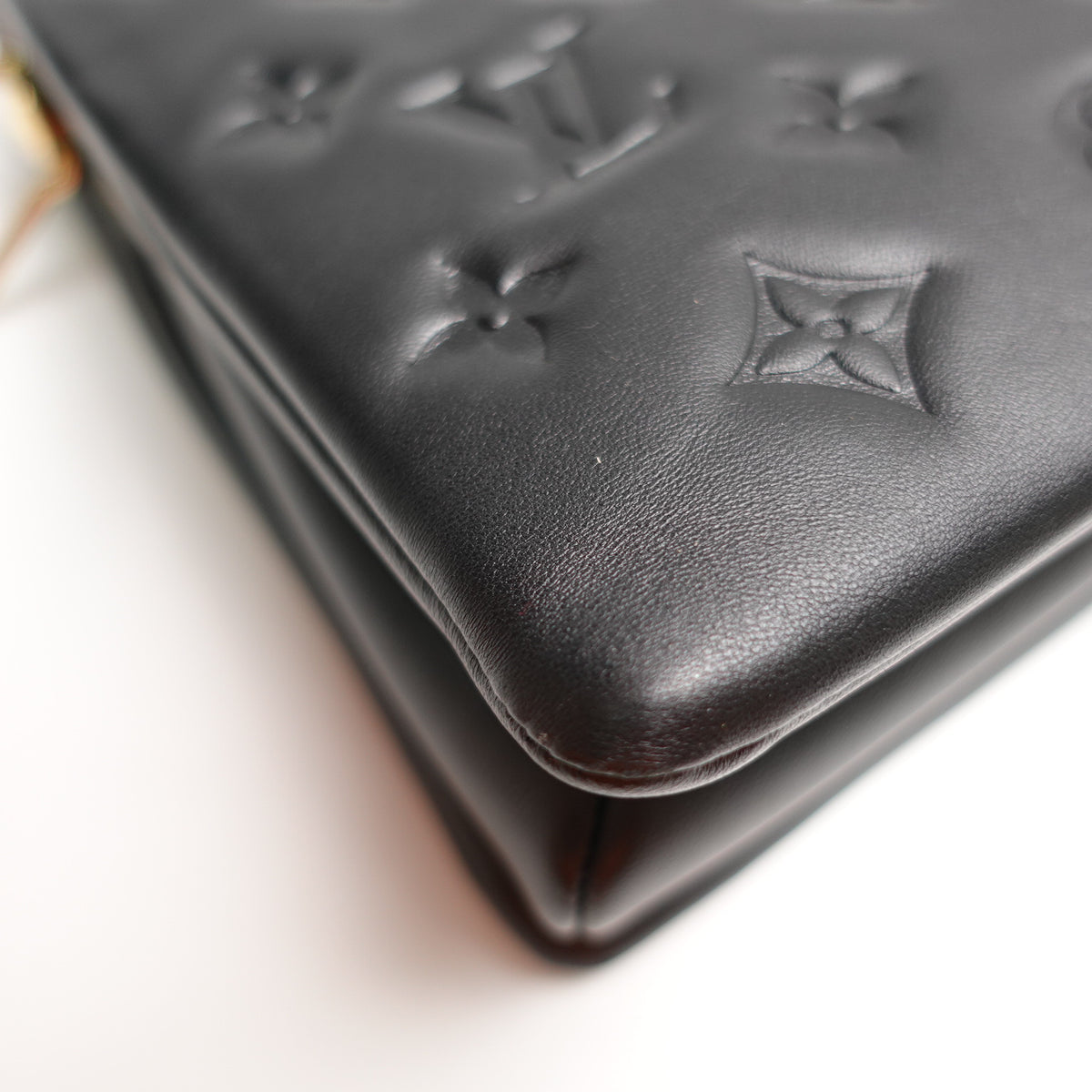 Pre-Owned Louis Vuitton Pochette Coussin Black Lambskin Leather Shoulder Bag T10466061