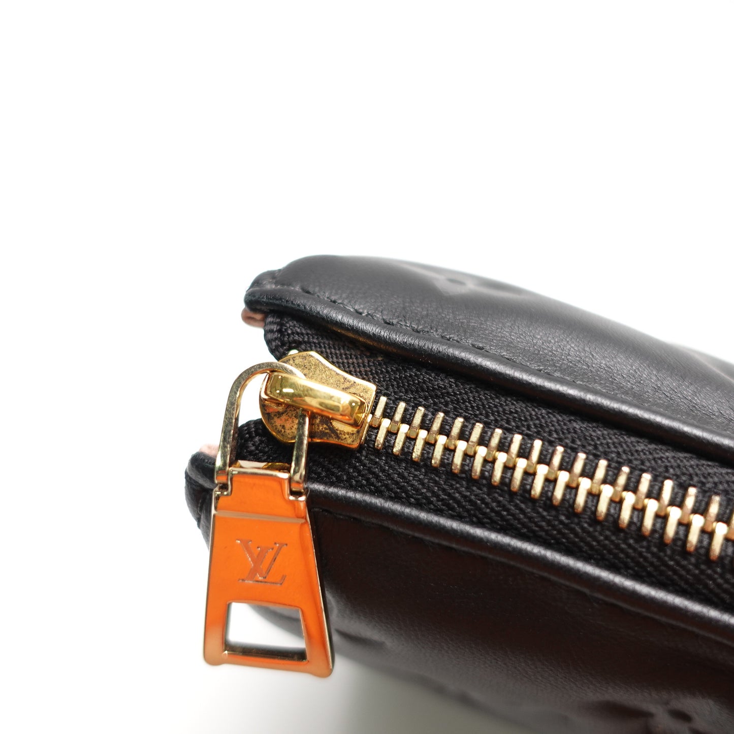 Pre-Owned Louis Vuitton Pochette Coussin Black Lambskin Leather Shoulder Bag T10466061