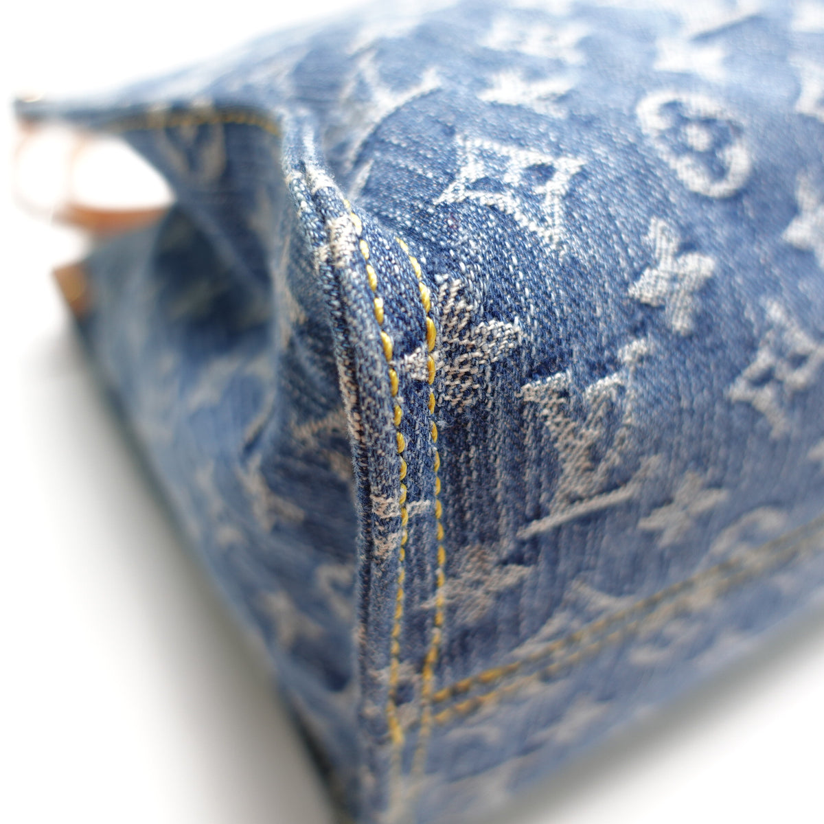 Pre-Owned Louis Vuitton Onthego MM Blue Denim Shoulder Bag T10465868
