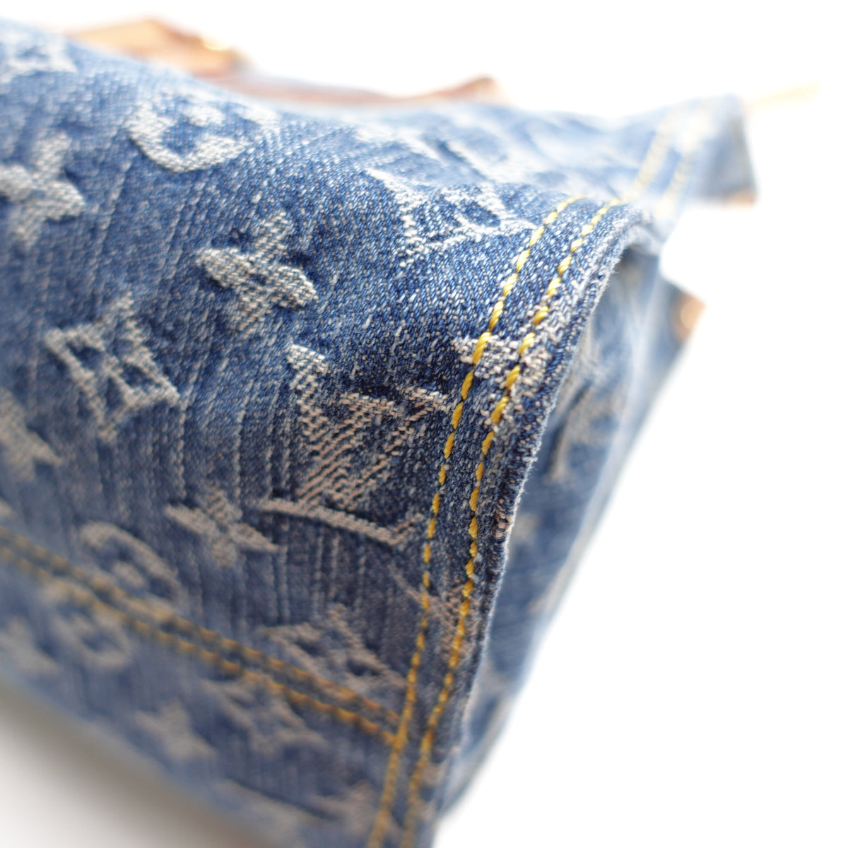 Pre-Owned Louis Vuitton Onthego MM Blue Denim Shoulder Bag T10465868