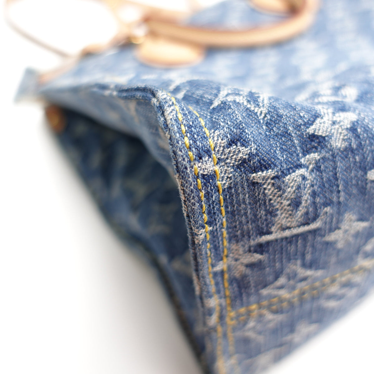 Pre-Owned Louis Vuitton Onthego MM Blue Denim Shoulder Bag T10465868