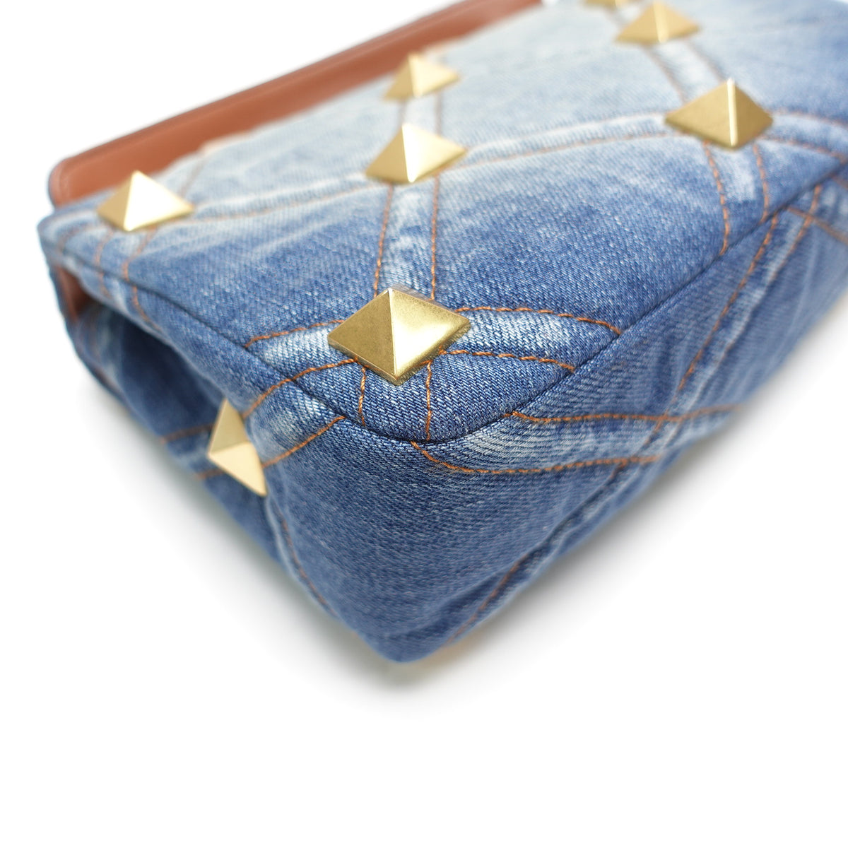 Pre-Owned Valentino Roman Stud Blue Denim Shoulder Bag T10466357