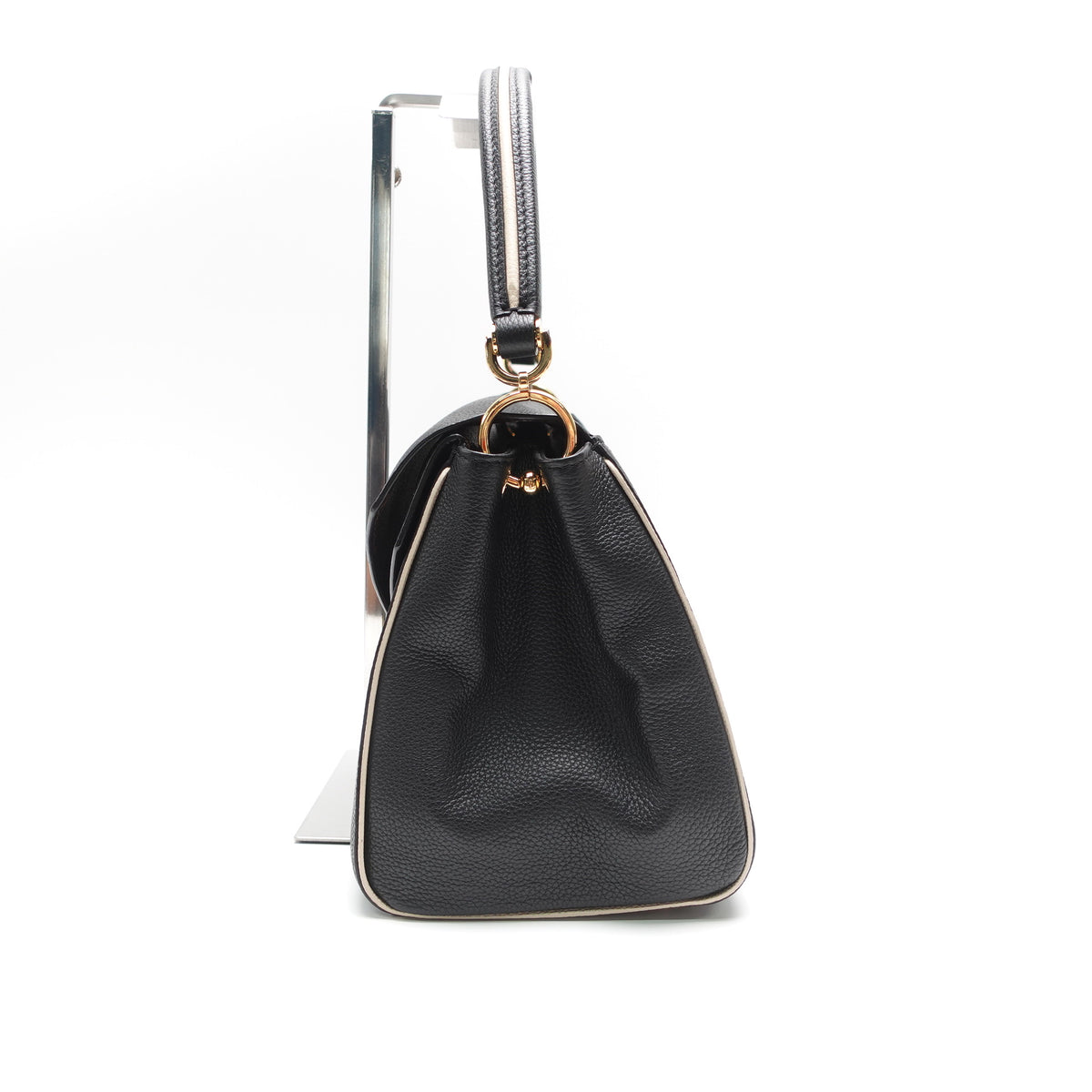 Pre-Owned Louis Vuitton Double V Black Calfskin Leather Shoulder Bag T10467009