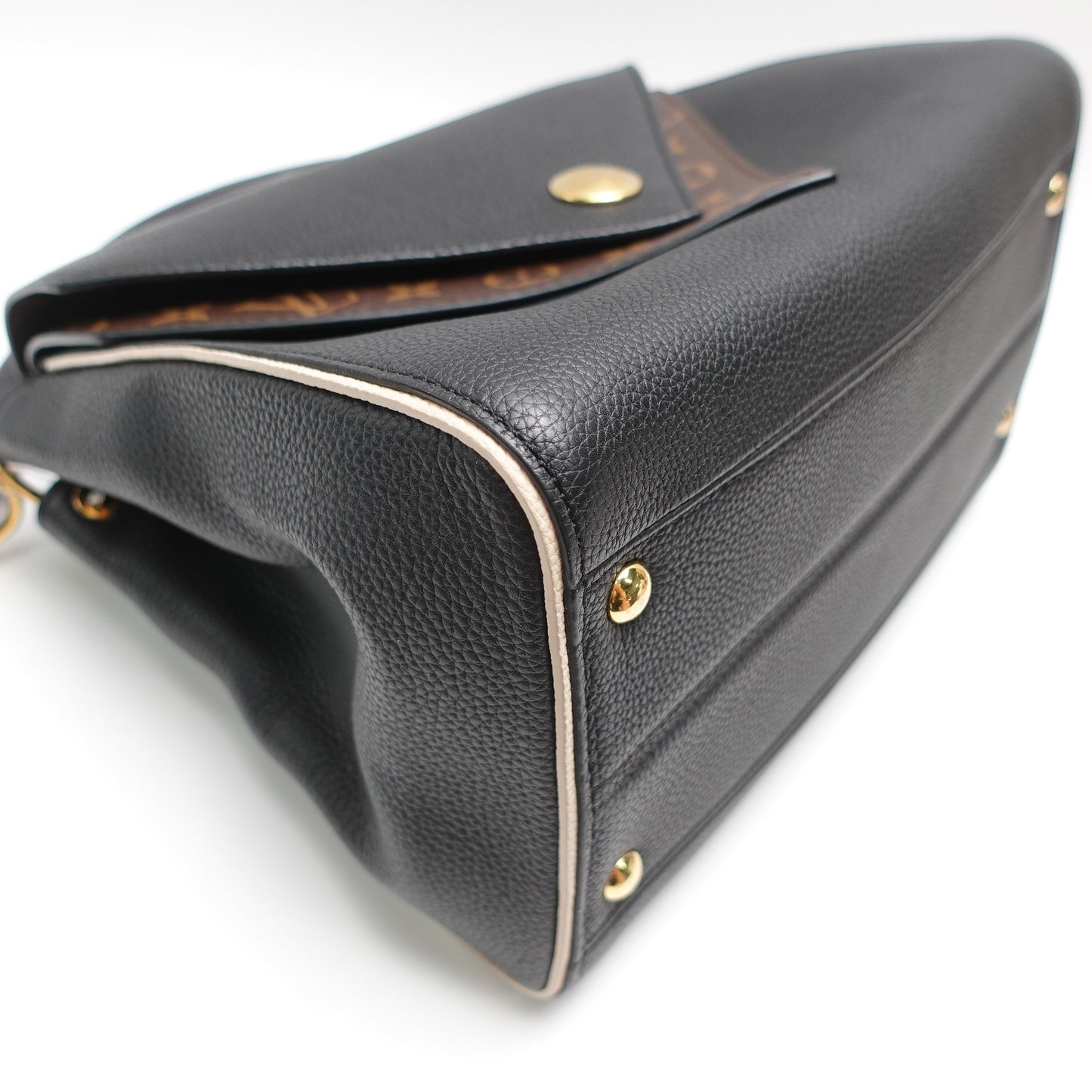 Pre-Owned Louis Vuitton Double V Black Calfskin Leather Shoulder Bag T10467009