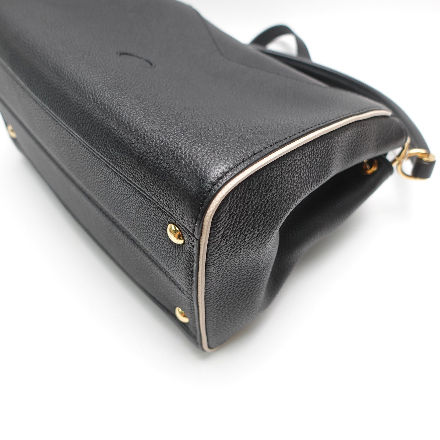 Pre-Owned Louis Vuitton Double V Black Calfskin Leather Shoulder Bag T10467009