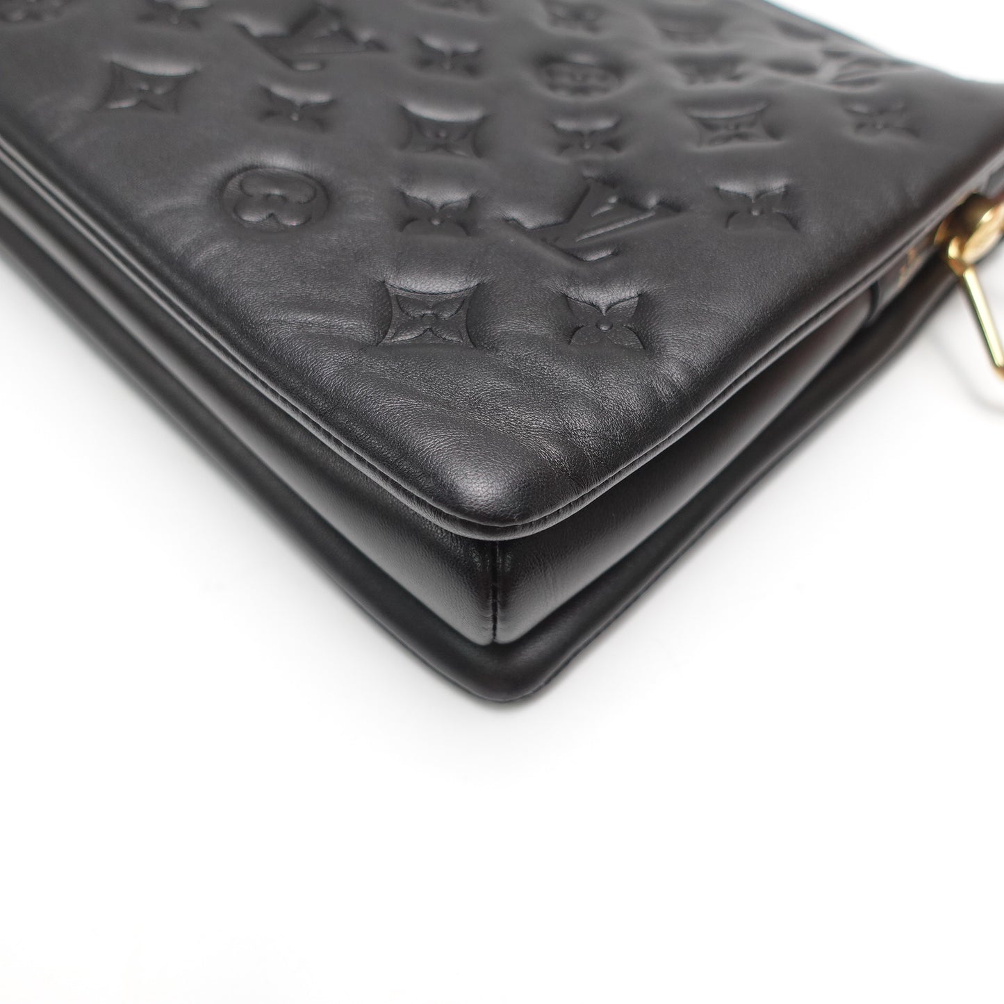 Pre-Owned Louis Vuitton Pochette Coussin Black Lambskin Leather Shoulder Bag T10468399