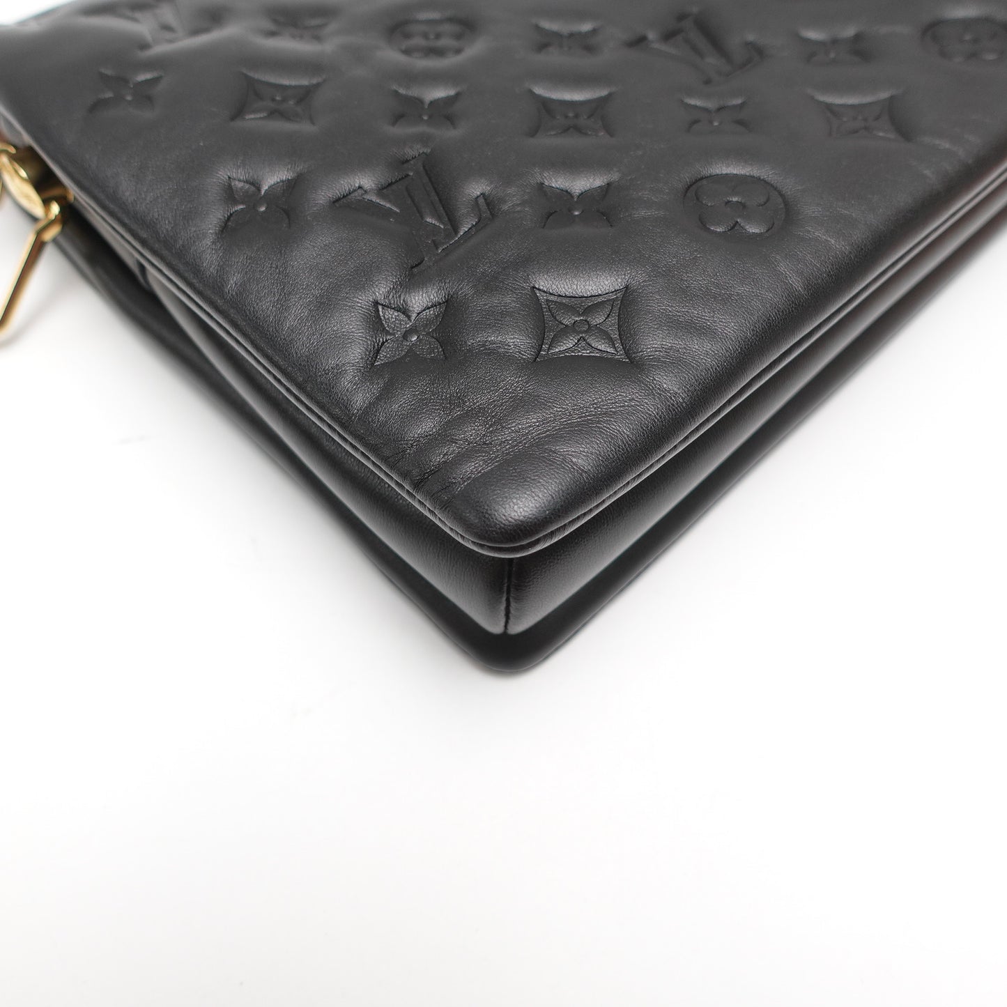 Pre-Owned Louis Vuitton Pochette Coussin Black Lambskin Leather Shoulder Bag T10468399