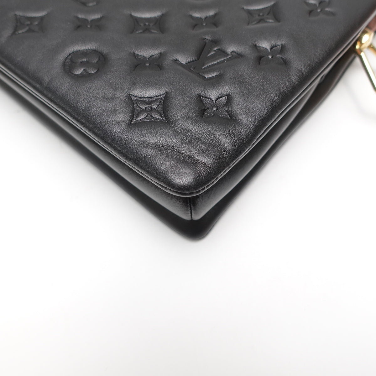 Pre-Owned Louis Vuitton Pochette Coussin Black Lambskin Leather Shoulder Bag T10468399