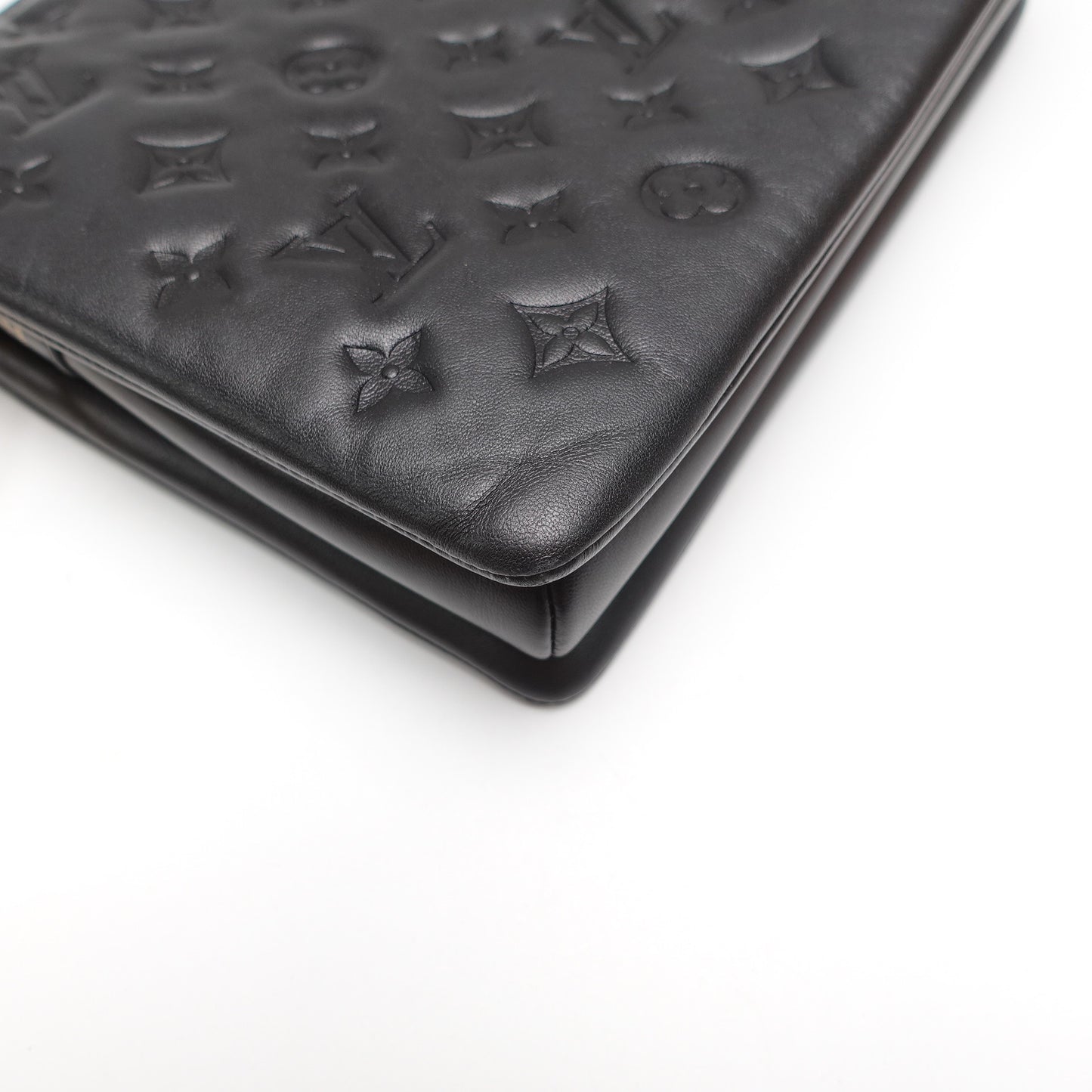 Pre-Owned Louis Vuitton Pochette Coussin Black Lambskin Leather Shoulder Bag T10468399