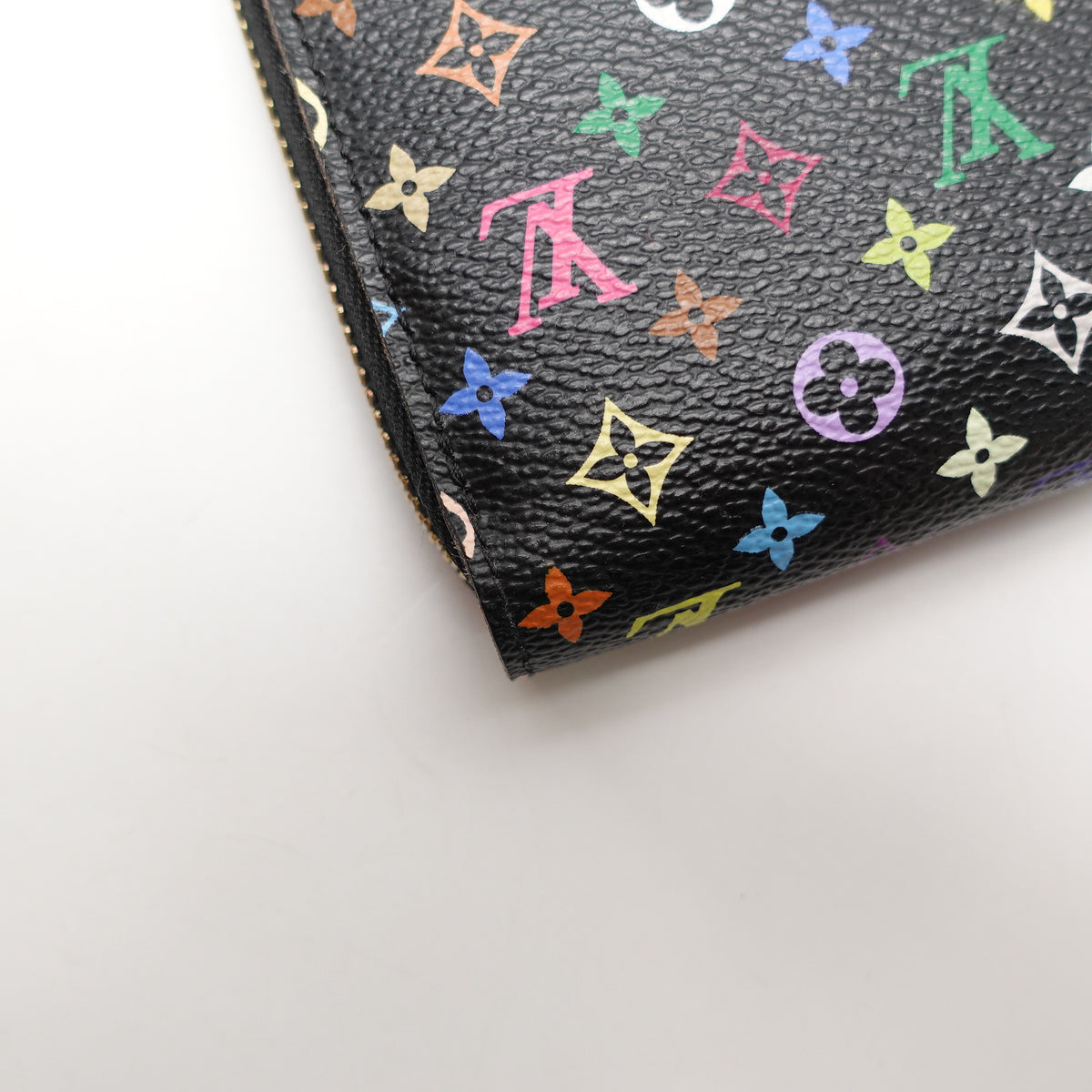 Pre-Owned Louis Vuitton Zippy Black Multicolor Coated Canvas Wallet T10468527