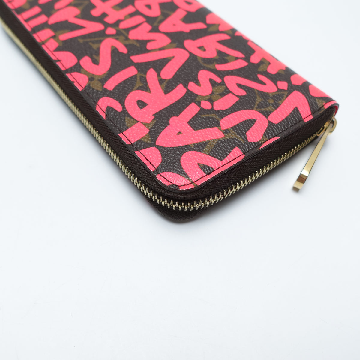 Pre-Owned Louis Vuitton Zipper Pink Canvas Wallet T10468632