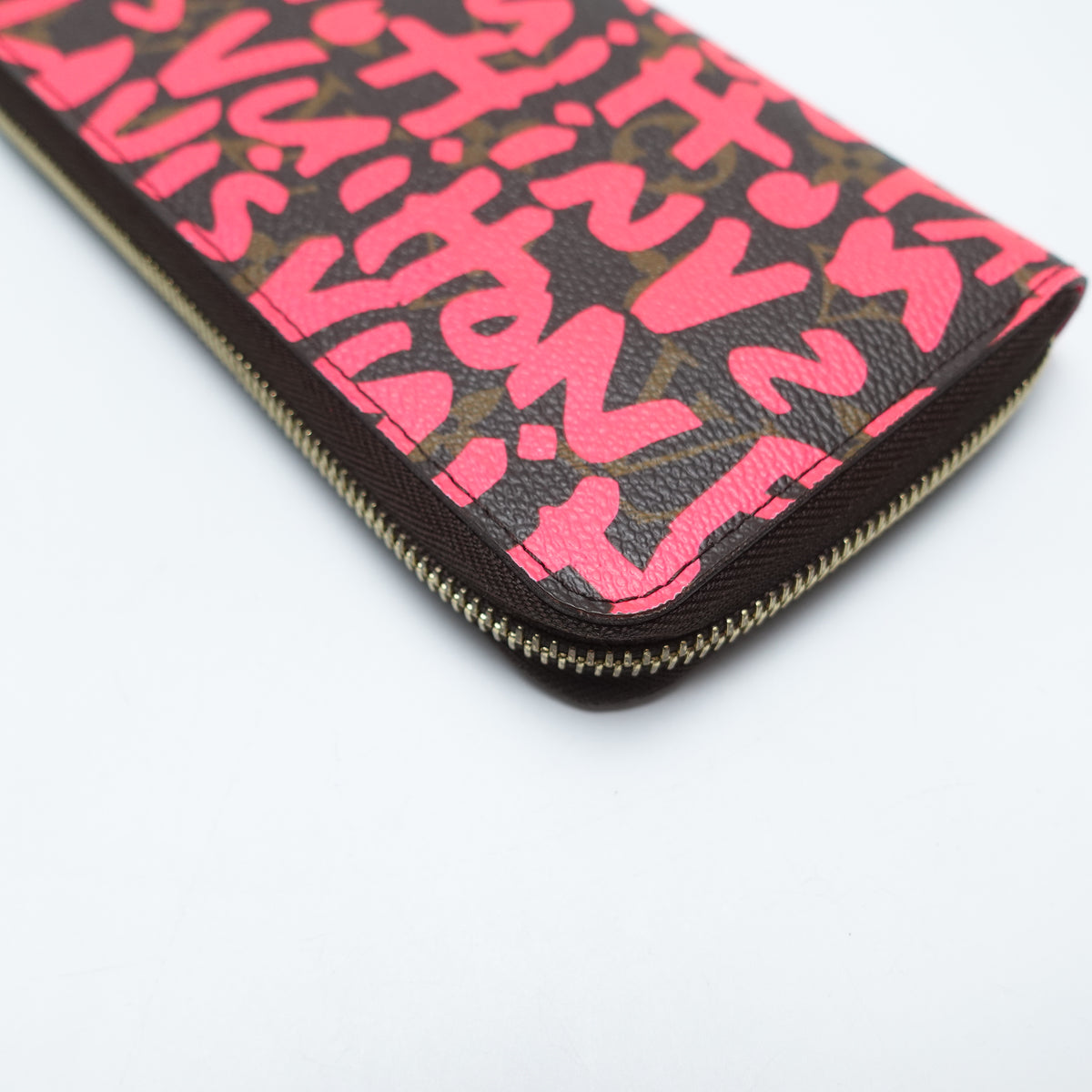 Pre-Owned Louis Vuitton Zipper Pink Canvas Wallet T10468632