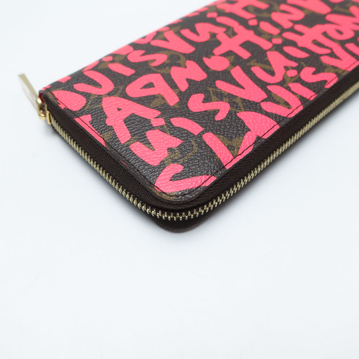 Pre-Owned Louis Vuitton Zipper Pink Canvas Wallet T10468632