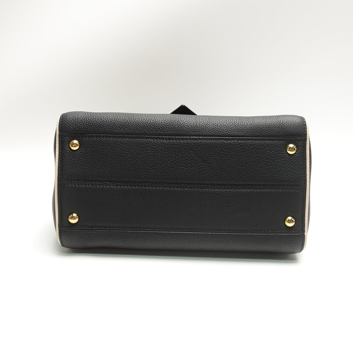 Pre-Owned Louis Vuitton Double V Black Calfskin Leather Shoulder Bag T10467991