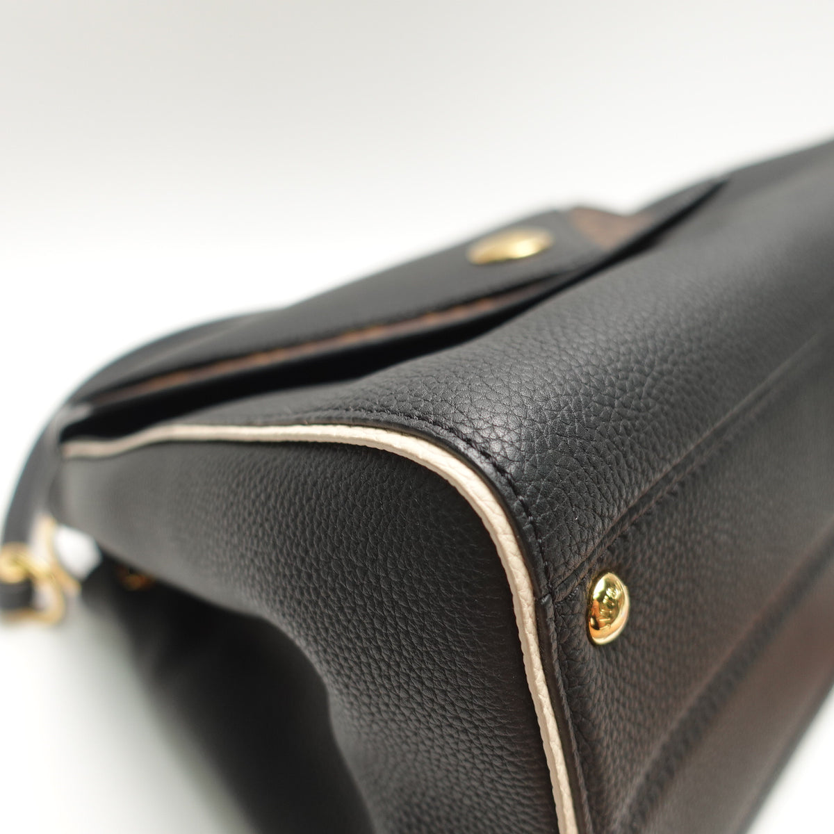 Pre-Owned Louis Vuitton Double V Black Calfskin Leather Shoulder Bag T10467991