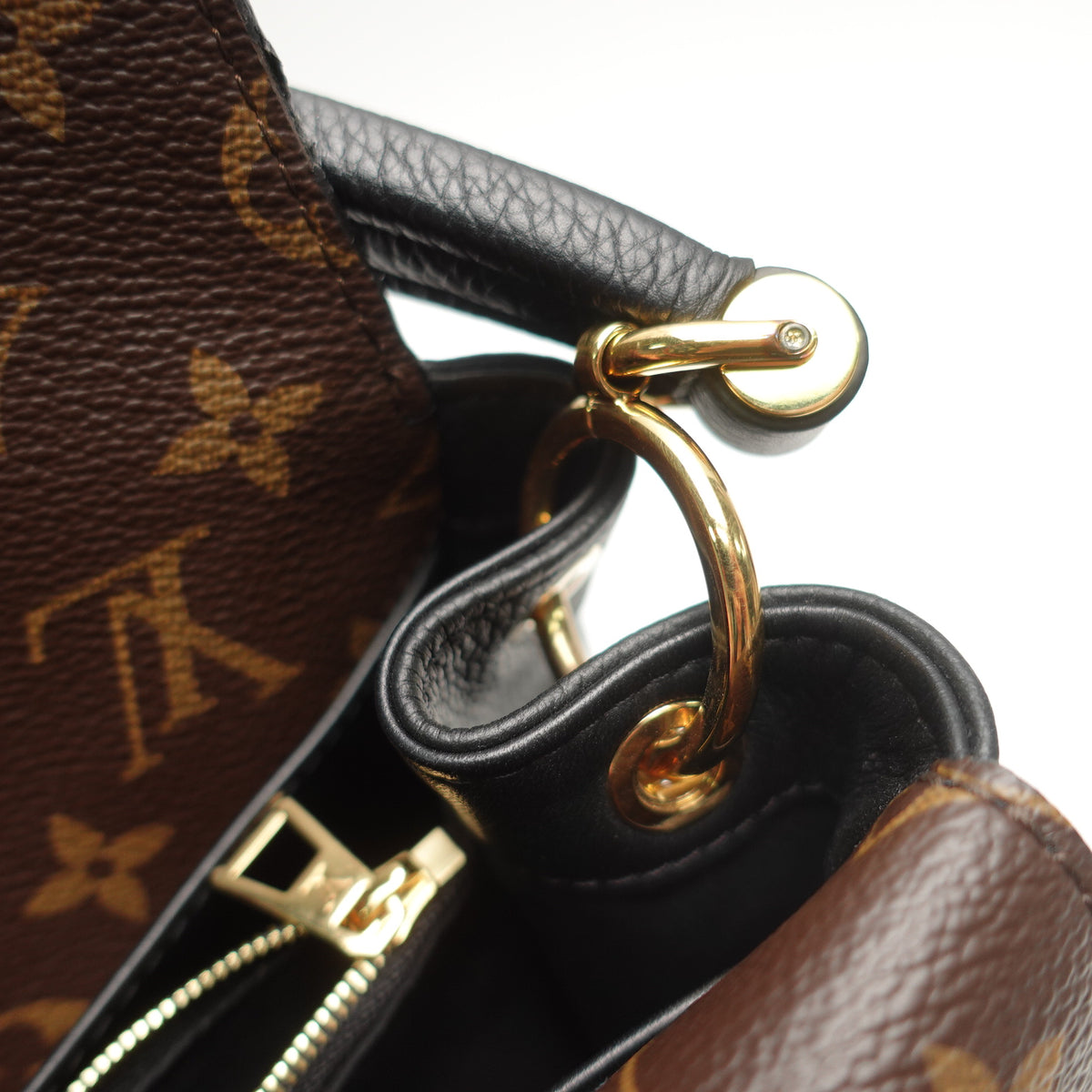 Pre-Owned Louis Vuitton Double V Black Calfskin Leather Shoulder Bag T10467991
