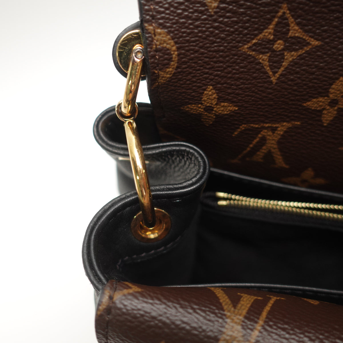 Pre-Owned Louis Vuitton Double V Black Calfskin Leather Shoulder Bag T10467991