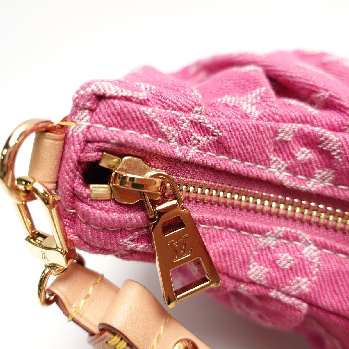 Pre-Owned Louis Vuitton Valley Fuchsia Denim Shoulder Bag T10467898