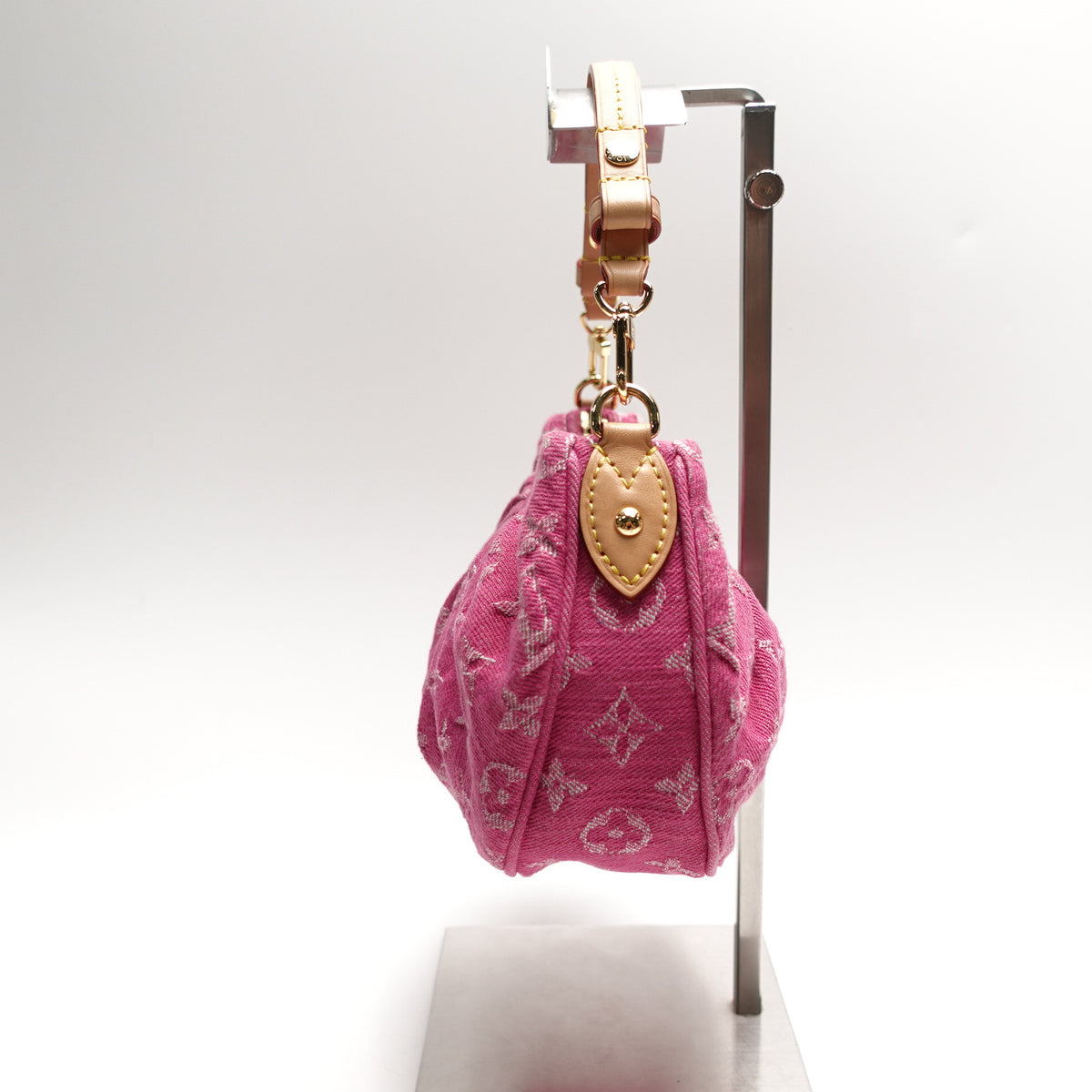 Pre-Owned Louis Vuitton Valley Fuchsia Denim Shoulder Bag T10467898