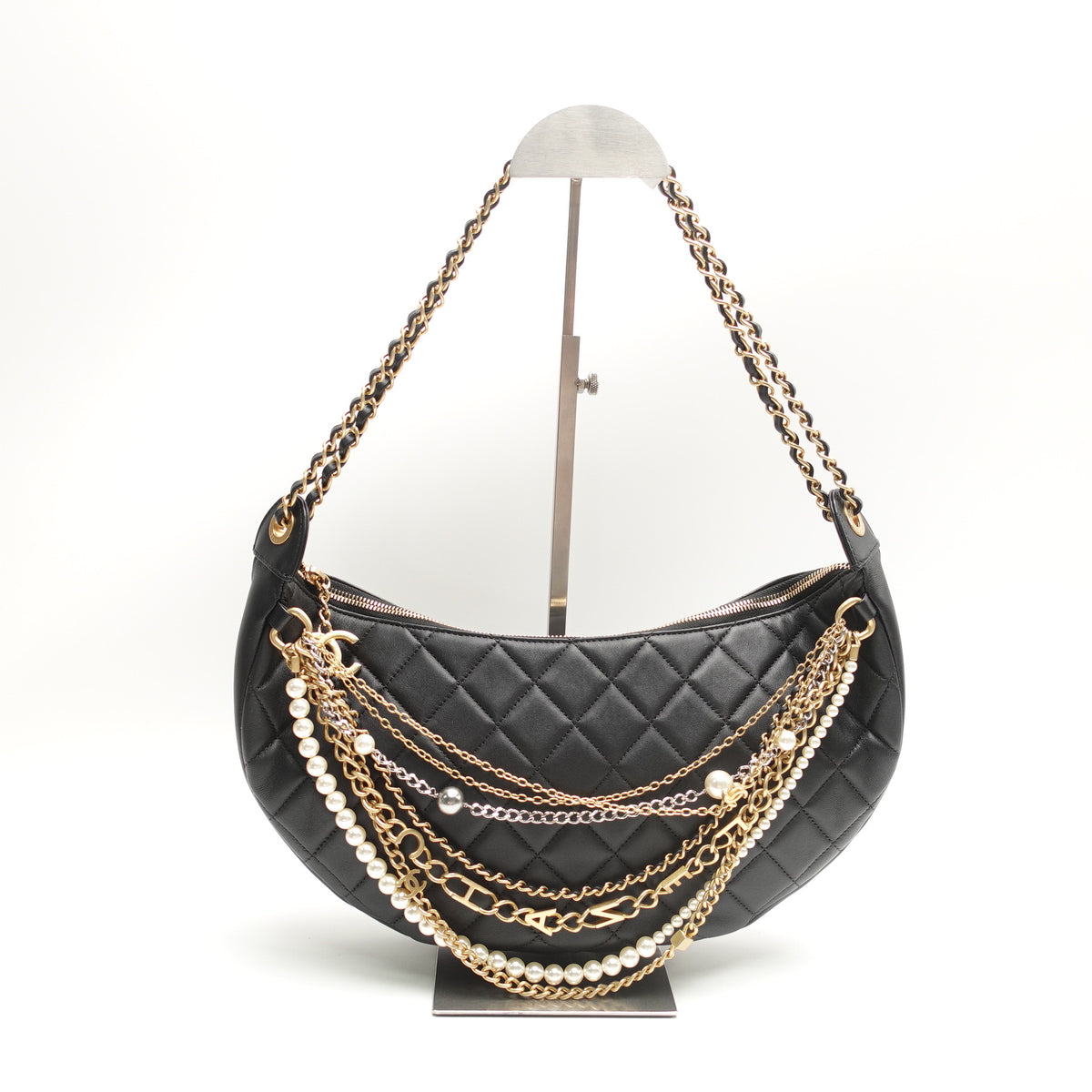 Chanel Black Lambskin Leather Shoulder Bag T10469614