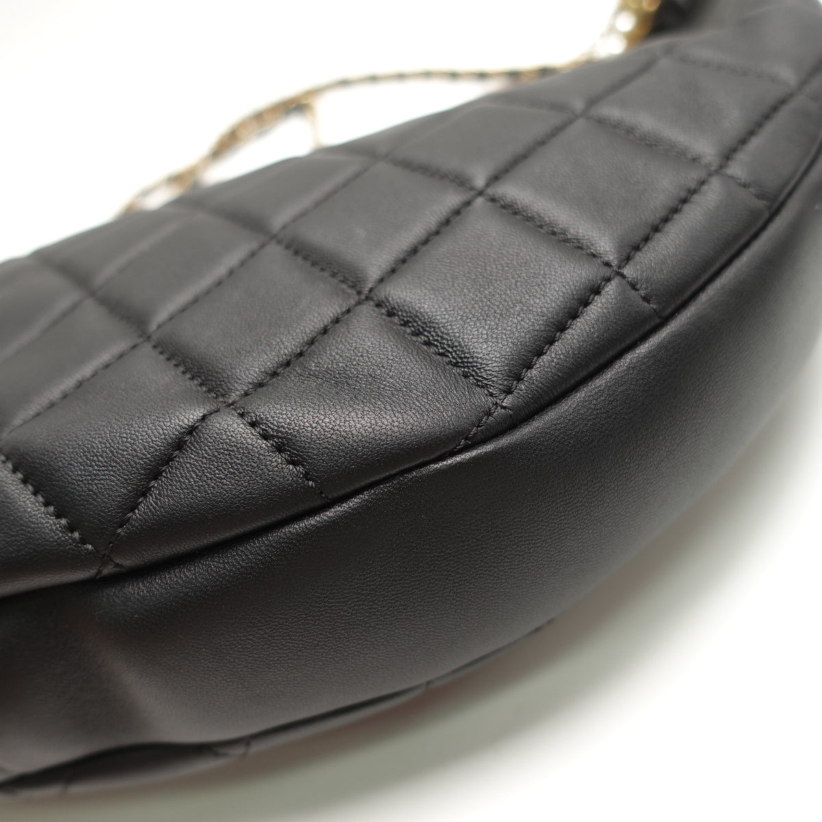 Chanel Black Lambskin Leather Shoulder Bag T10469614