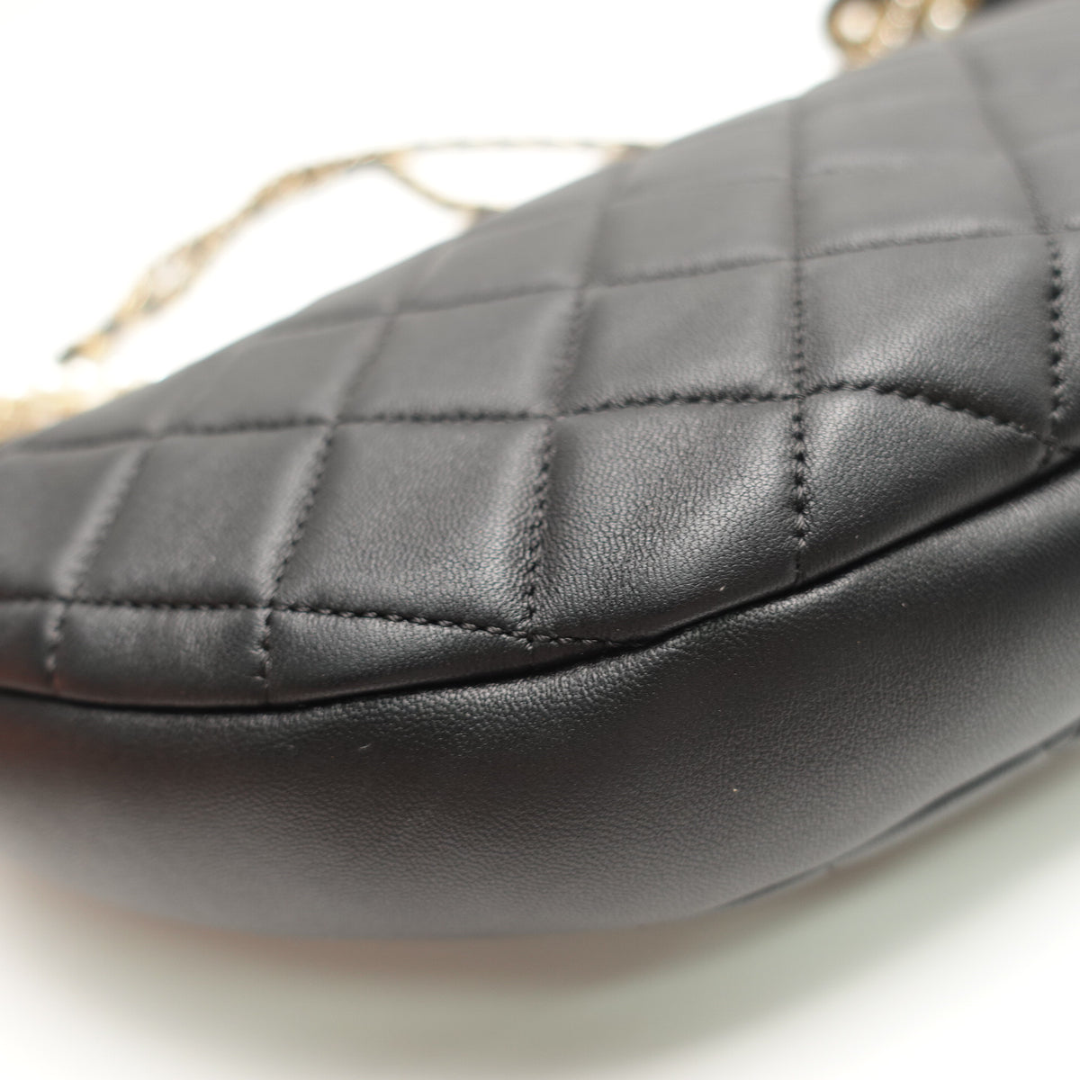 Chanel Black Lambskin Leather Shoulder Bag T10469614