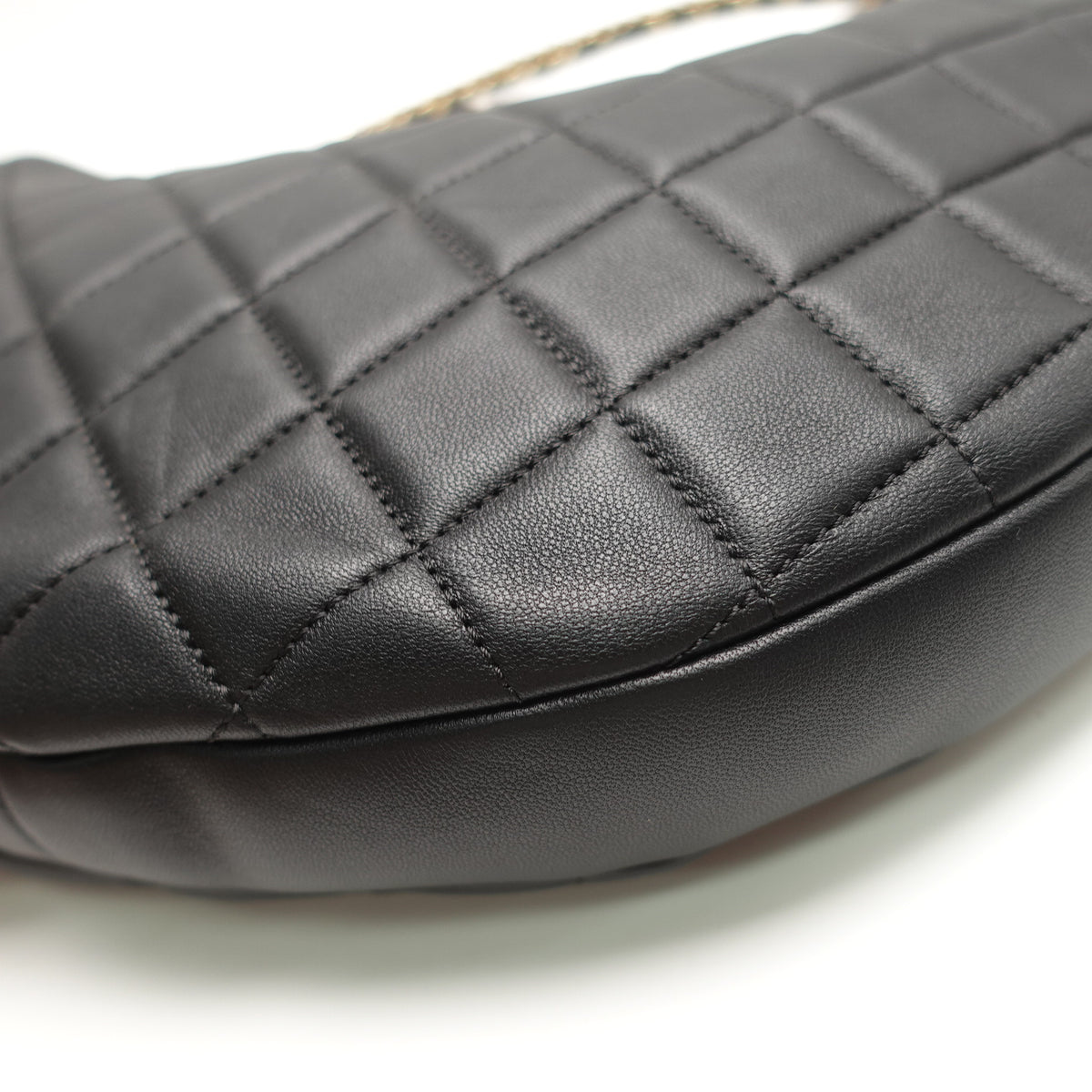 Chanel Black Lambskin Leather Shoulder Bag T10469614