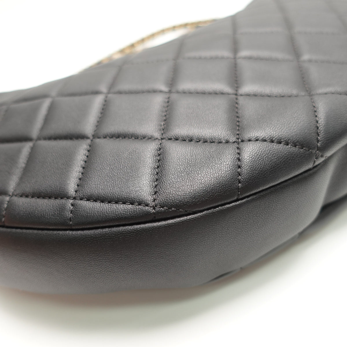 Chanel Black Lambskin Leather Shoulder Bag T10469614