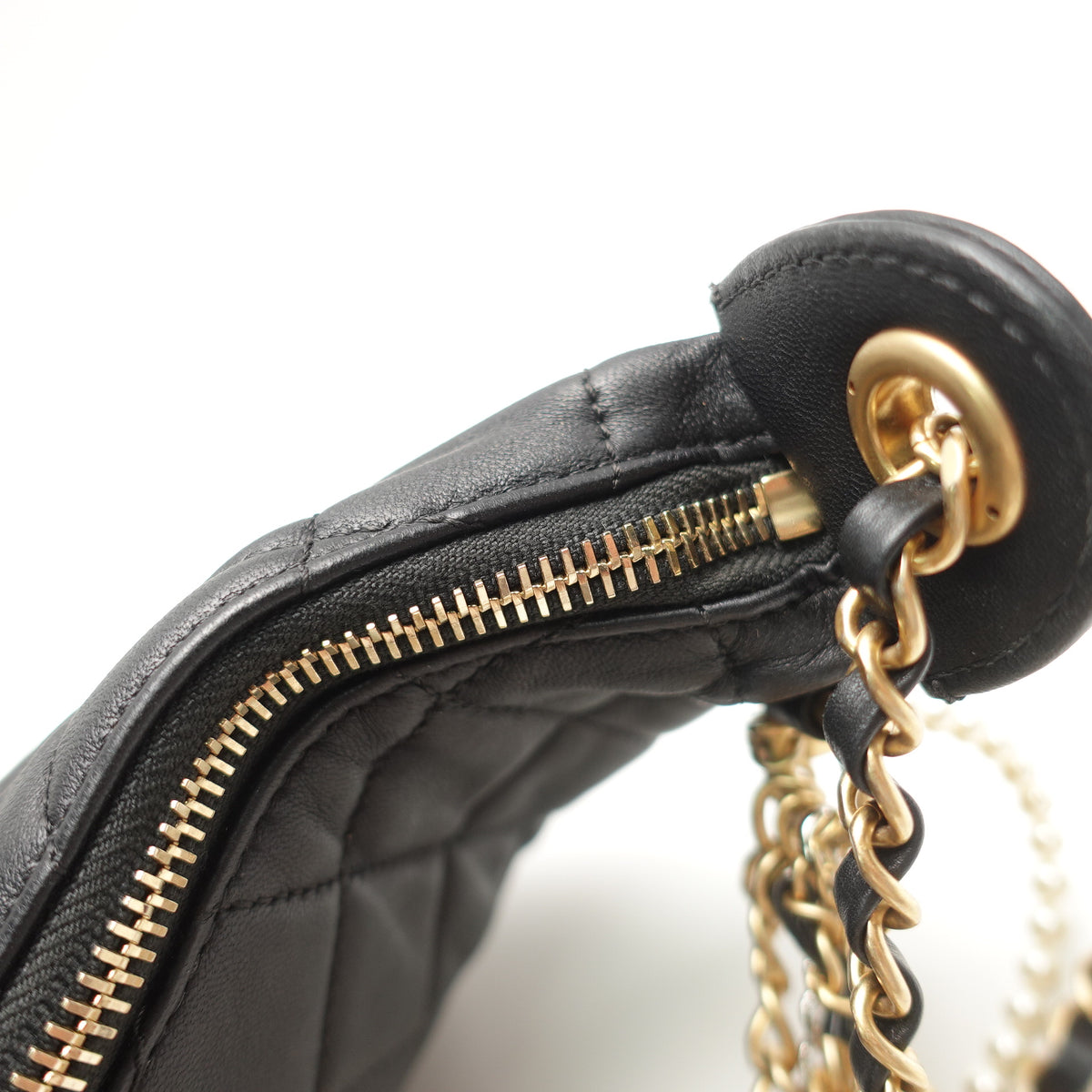 Chanel Black Lambskin Leather Shoulder Bag T10469614