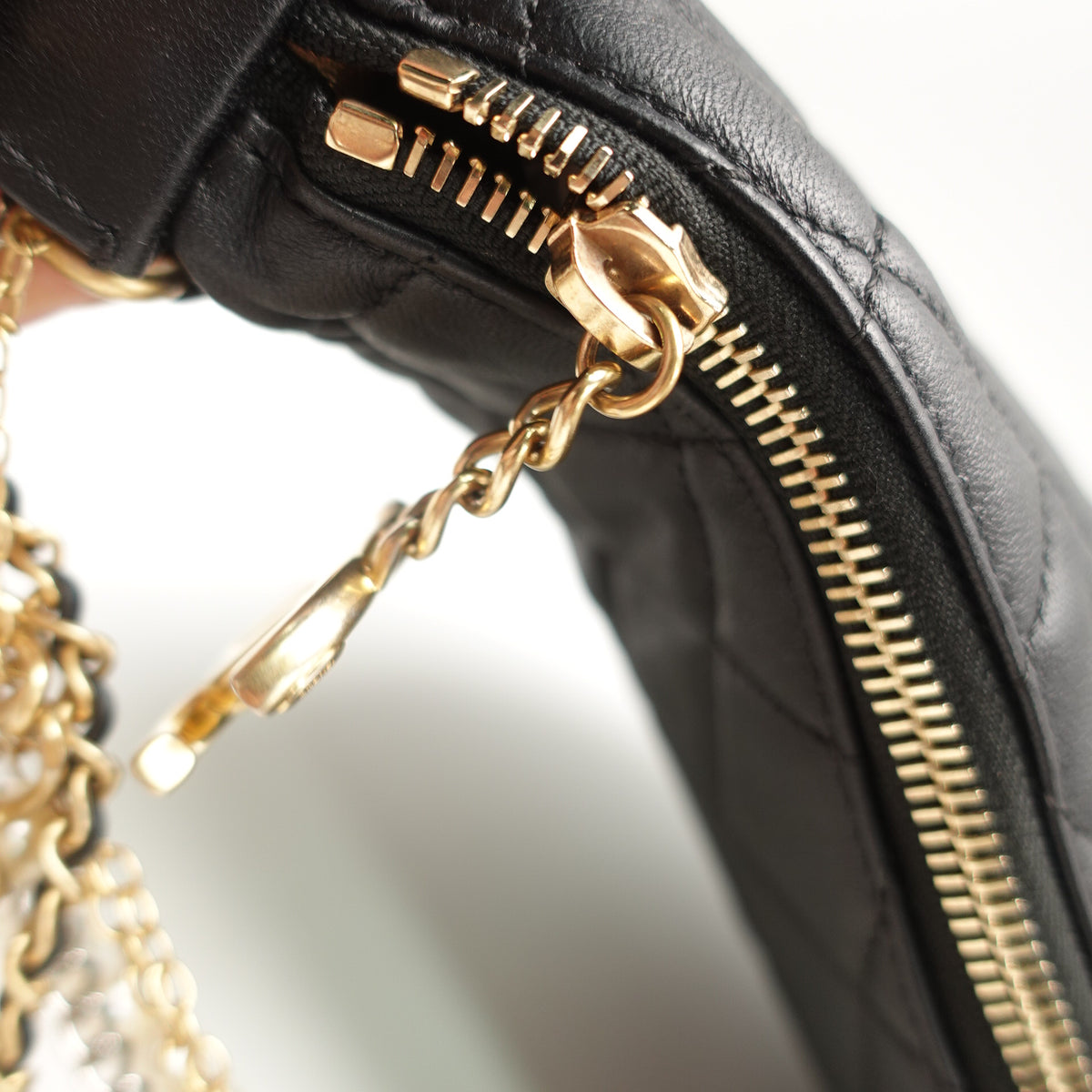 Chanel Black Lambskin Leather Shoulder Bag T10469614