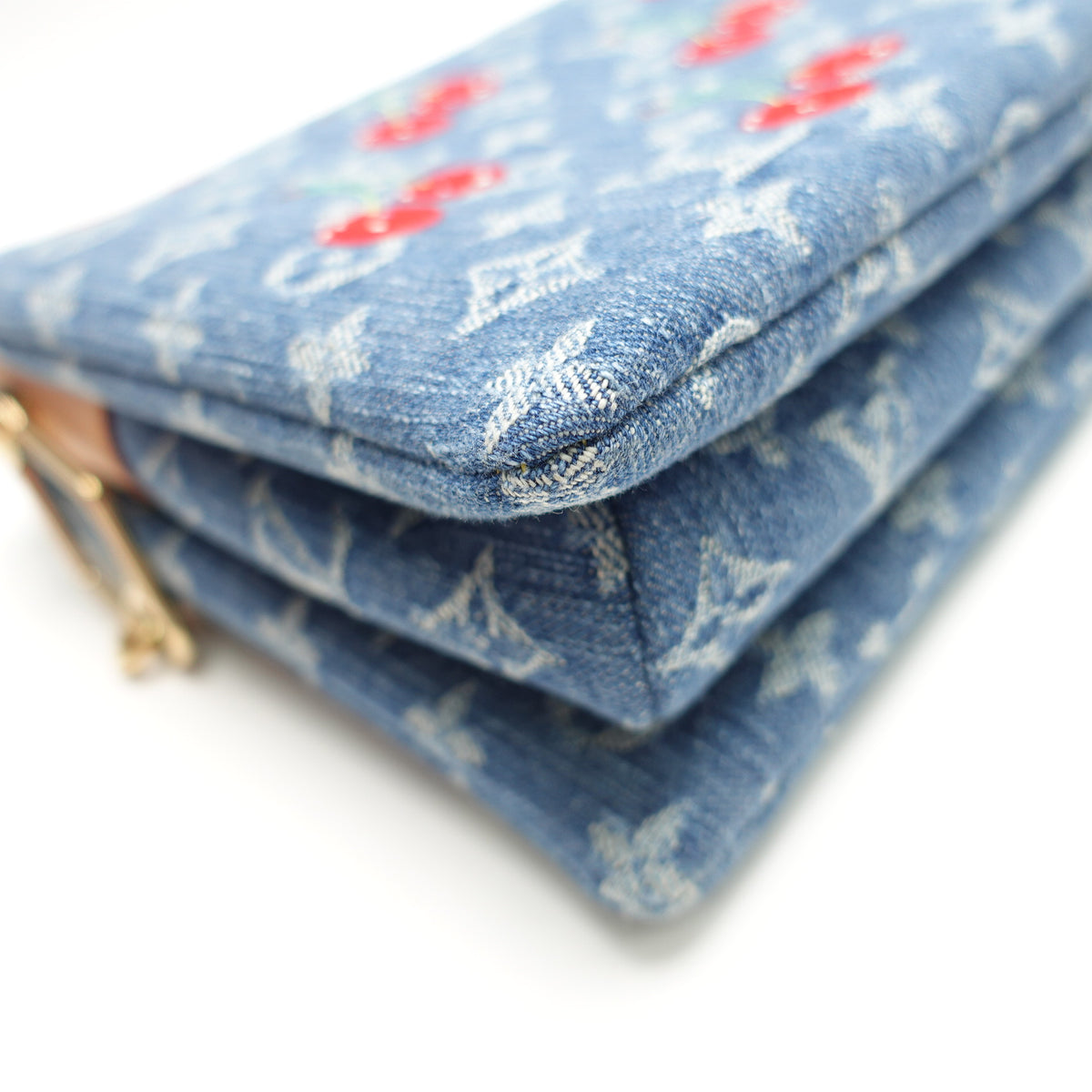 Pre-Owned Louis Vuitton Coussin PM Blue Denim Shoulder Bag T10470754