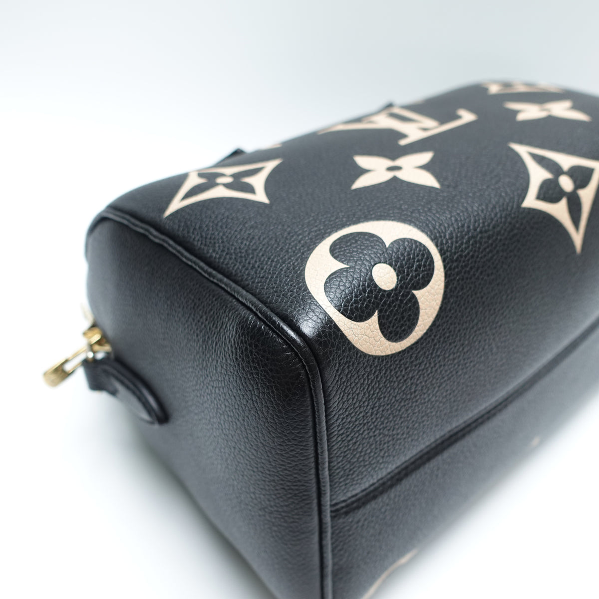 Pre-Owned Louis Vuitton Speedy 25 Bandouliere Black Calfskin Leather Shoulder Bag T10468230