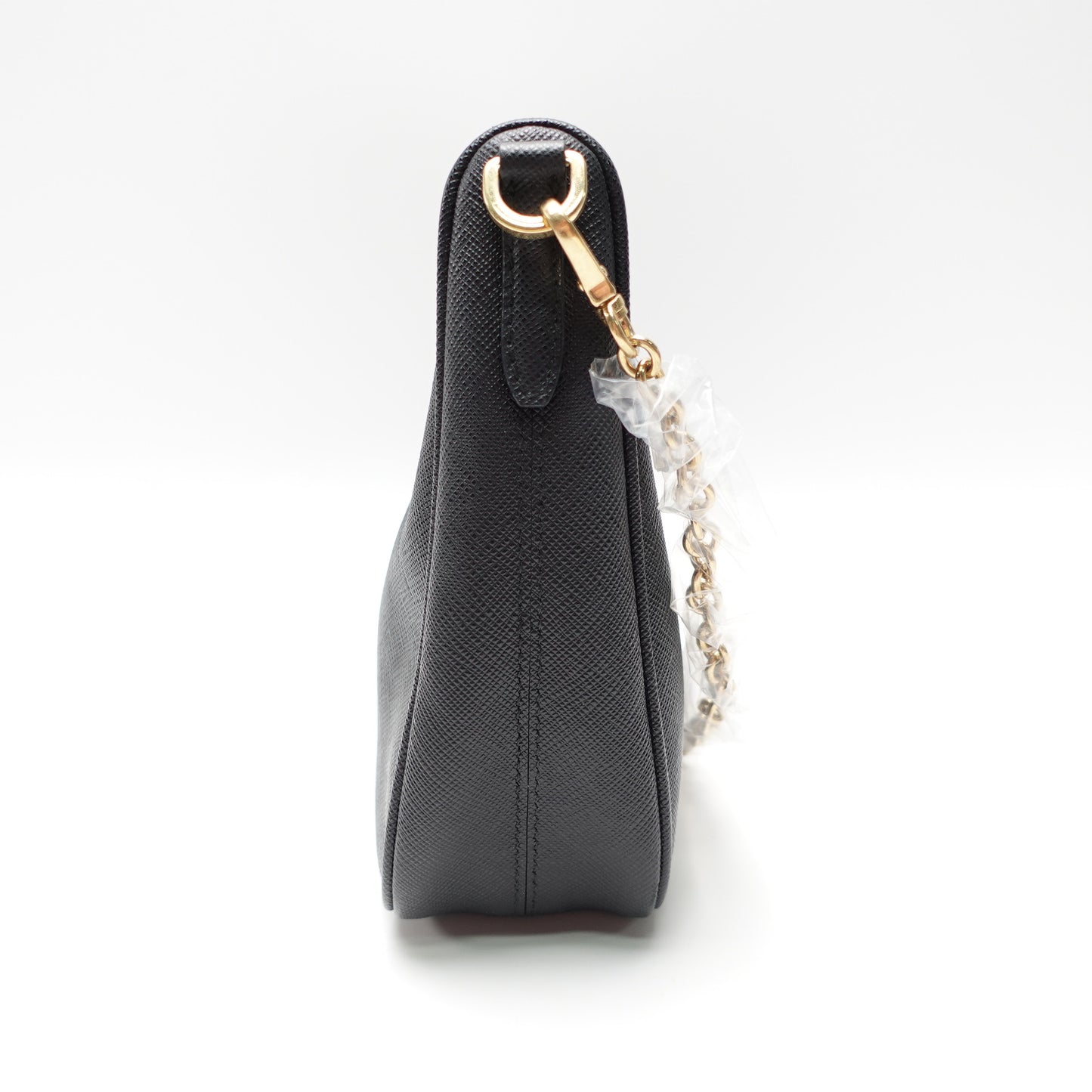 Pre-Owned Prada Re-Edition 2005 Black Saffiano Shoulder Bag T10470679