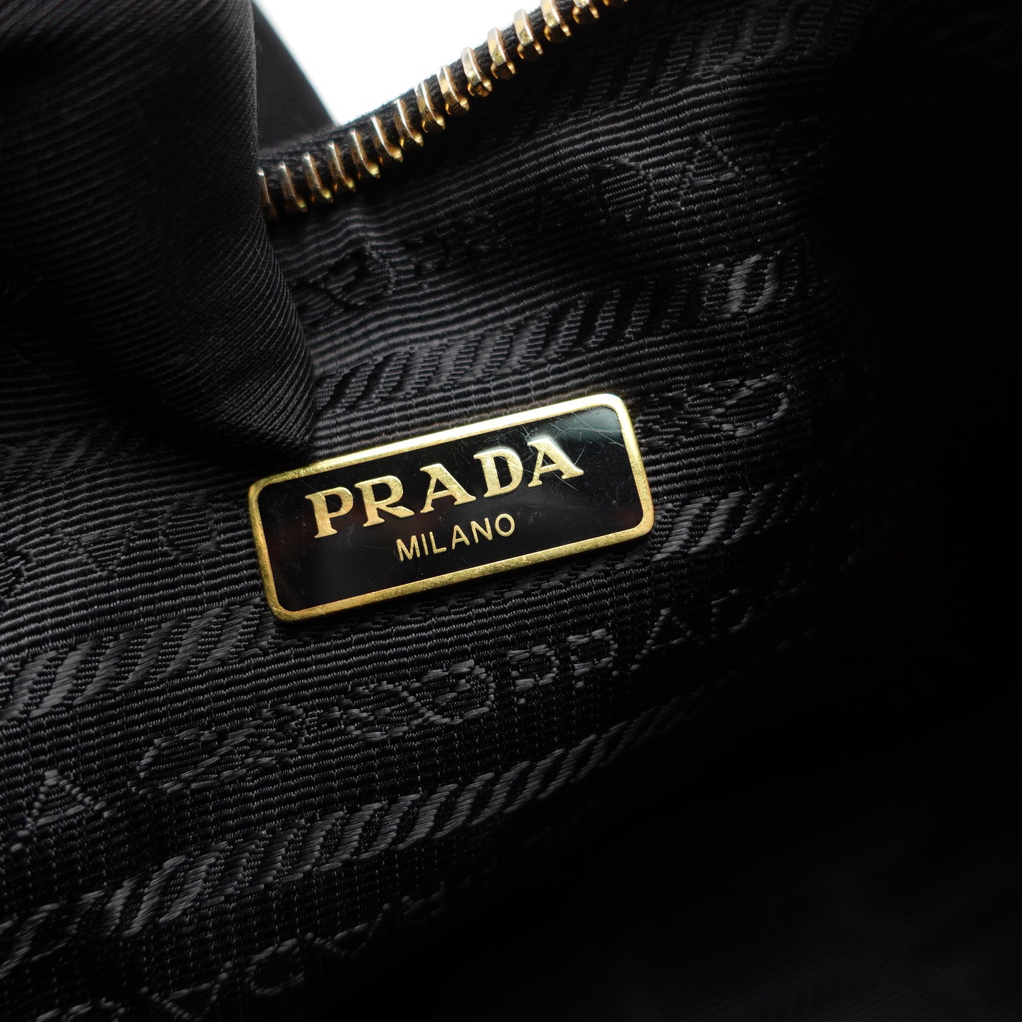 Pre-Owned Prada Re-Edition 2005 Black Saffiano Shoulder Bag T10470679