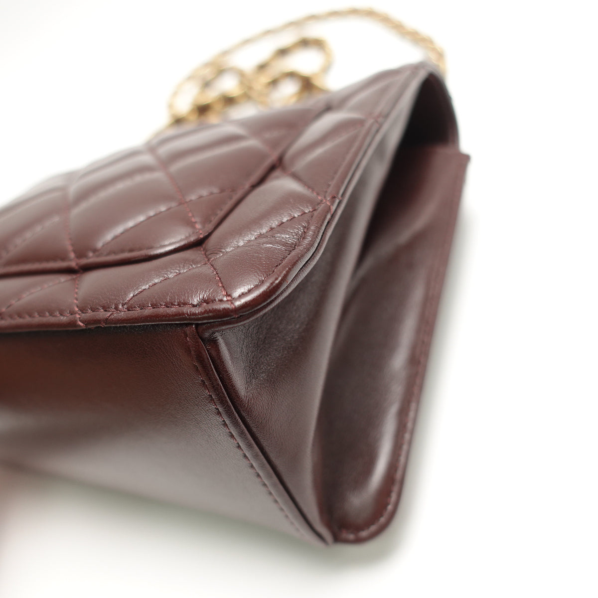 Pre-Owned Chanel Burgundy Lambskin Leather Shoulder Bag T10471351