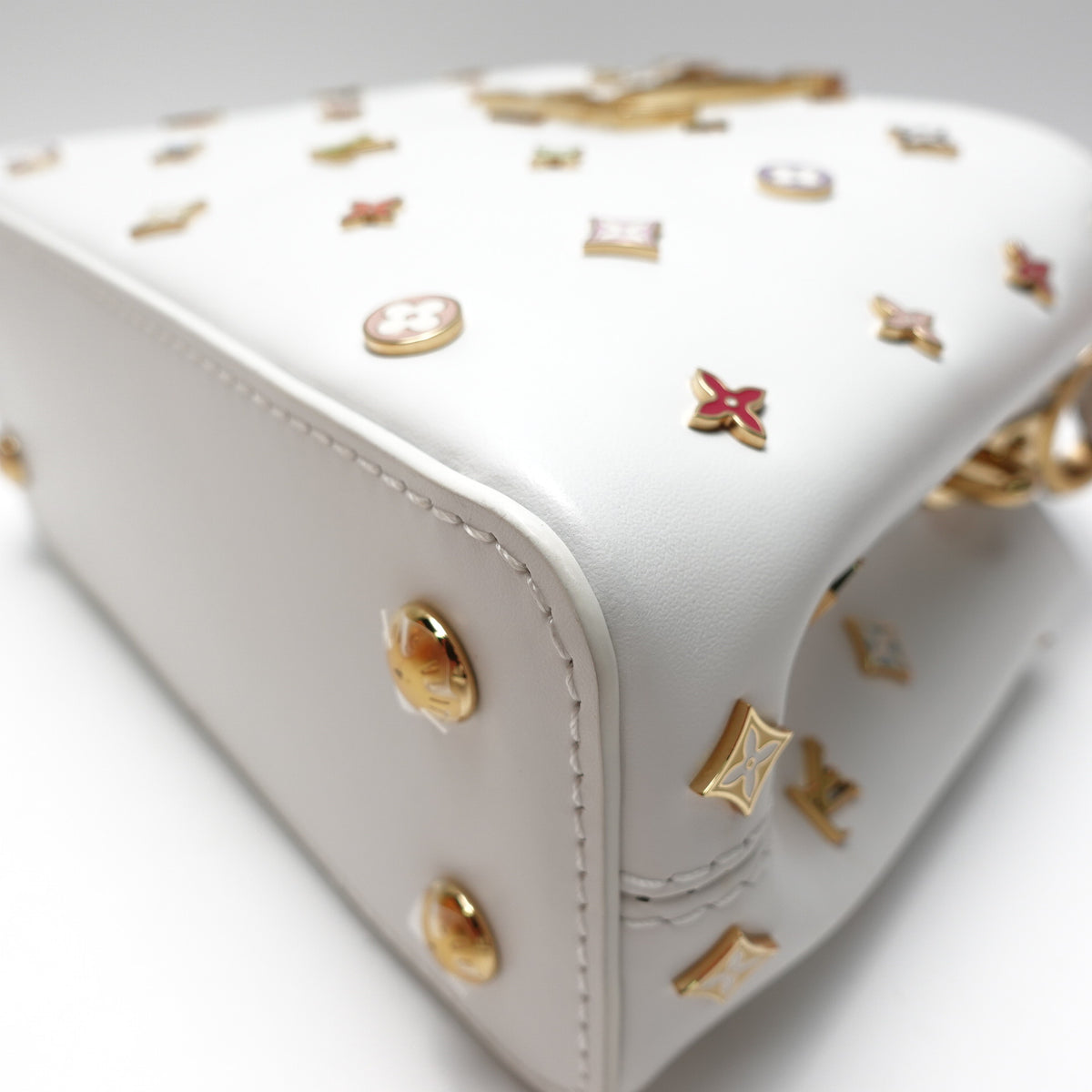 Pre-owned Louis Vuitton Capucines White Calfskin Shoulder Bag - Deposit