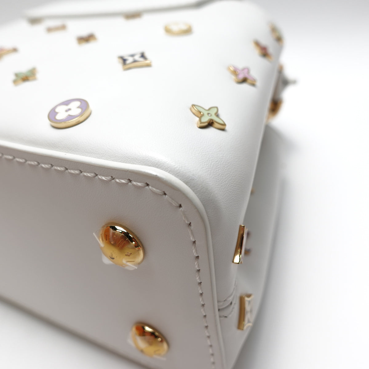Pre-owned Louis Vuitton Capucines White Calfskin Shoulder Bag - Deposit