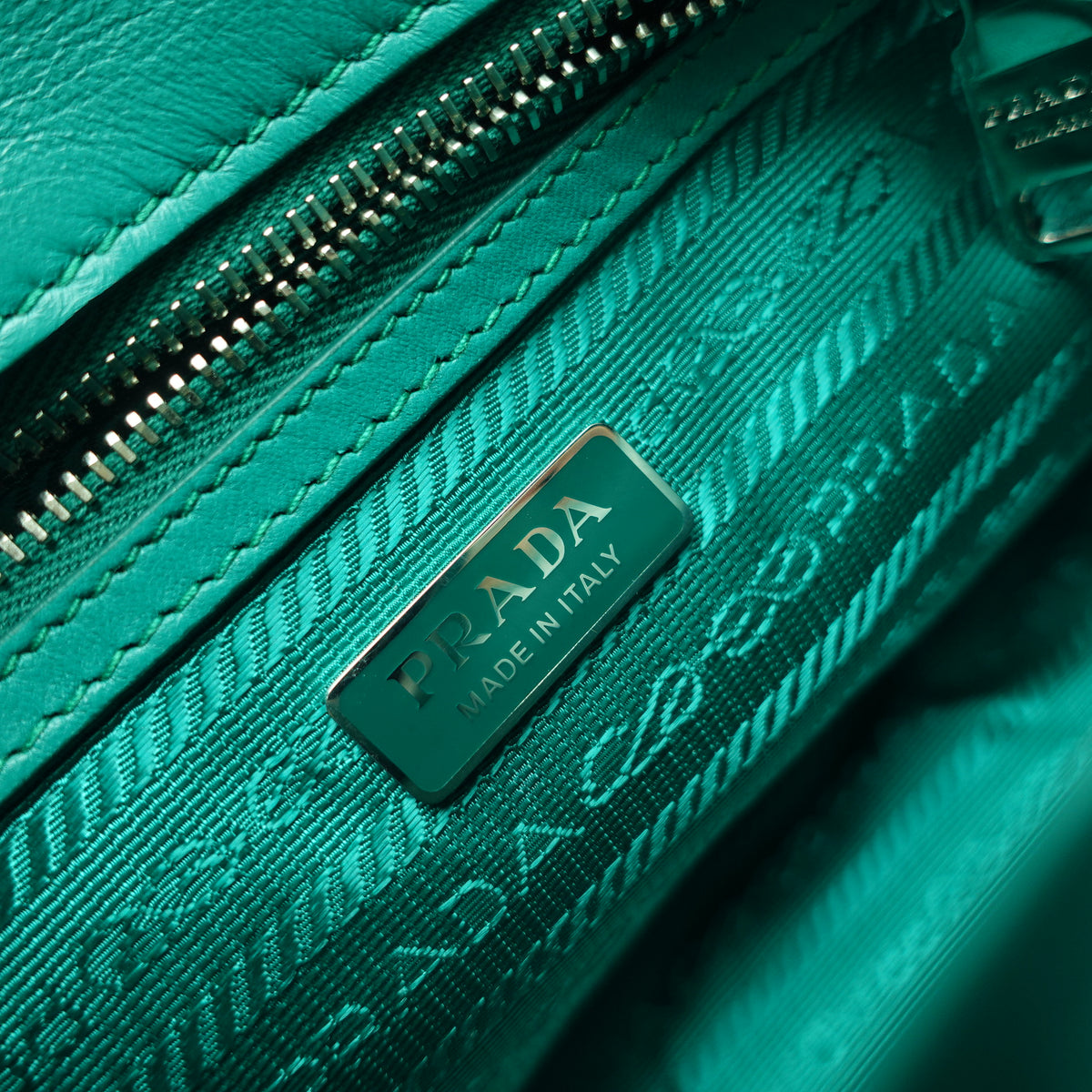 Pre-Owned Prada Galleria Mini Green Crystal Shoulder Bag T10472451