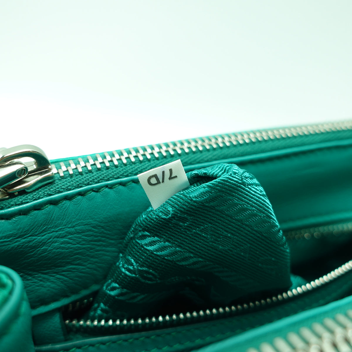 Pre-Owned Prada Galleria Mini Green Crystal Shoulder Bag T10472451