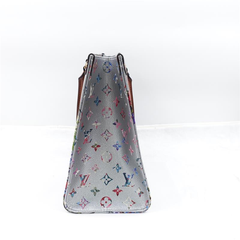 Pre-owned Louis Vuitton Onthego Silver Coated Canvas Tote